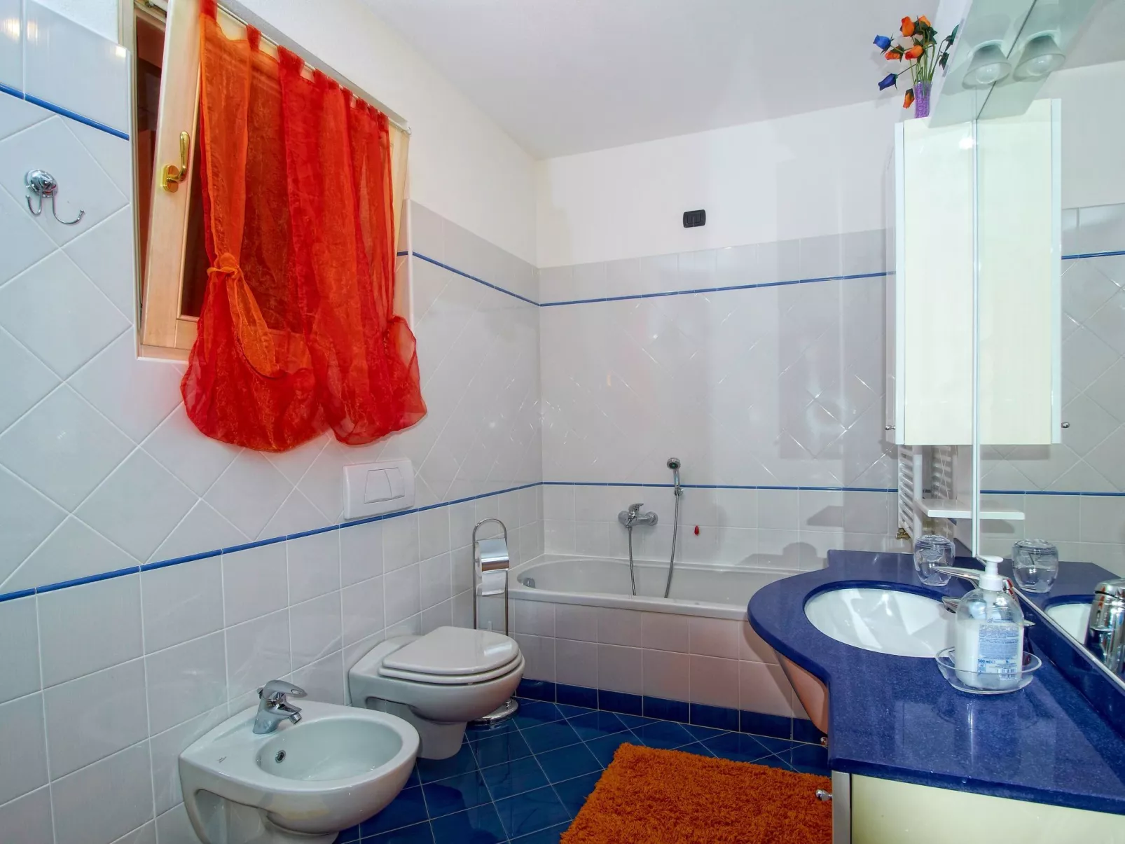 Türkisfarbenes Haus mit fantastischer Aussicht-Binnen