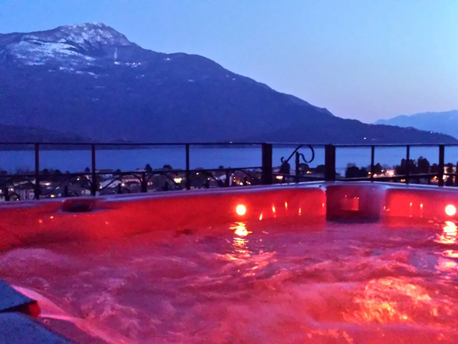 Jugendstilvilla mit Blick auf den Comer See-Buiten