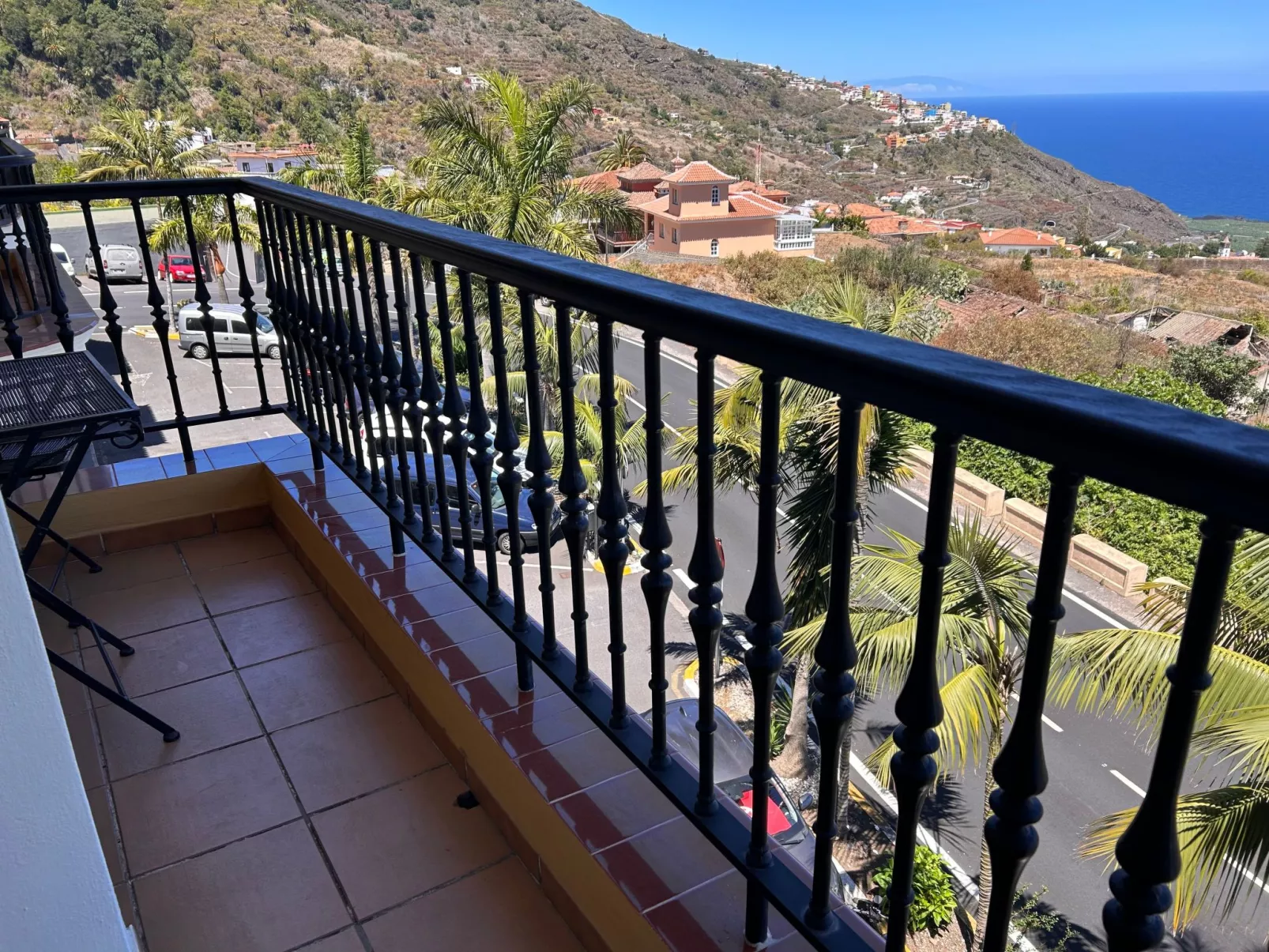 Apartment mit Balkon und Meerblick-Buiten
