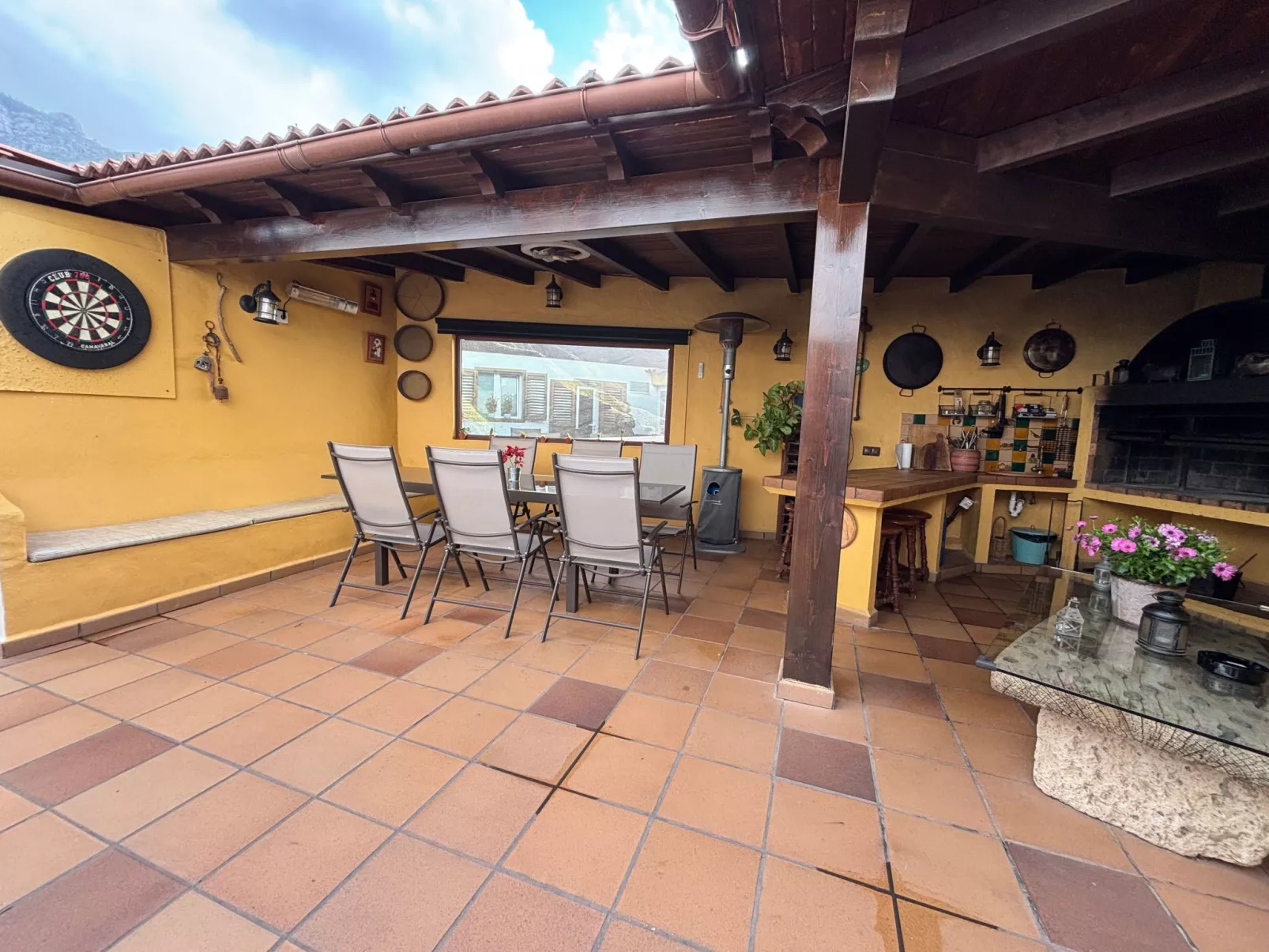 Haus mit beheiztem Schwimmbad, Berg- und Meerbli-Buiten