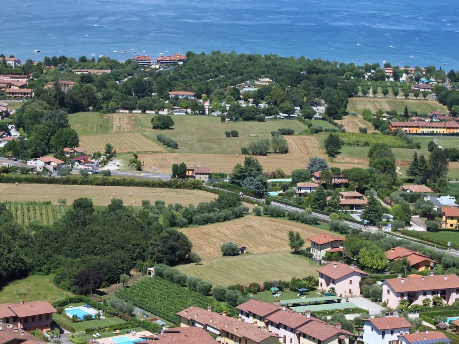 Lavendel"-Wohnung mit Gemeinschaftspool-Buiten