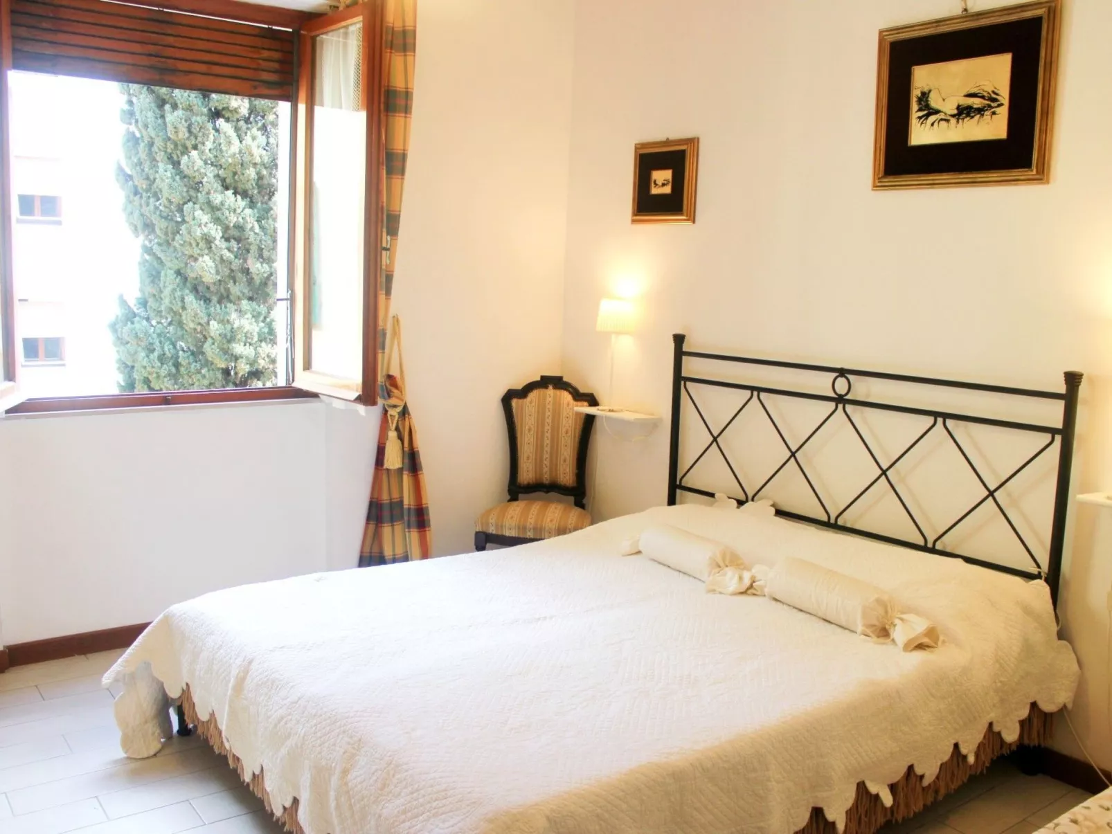 Sehr zentral mit Parkmöglichkeit-Binnen