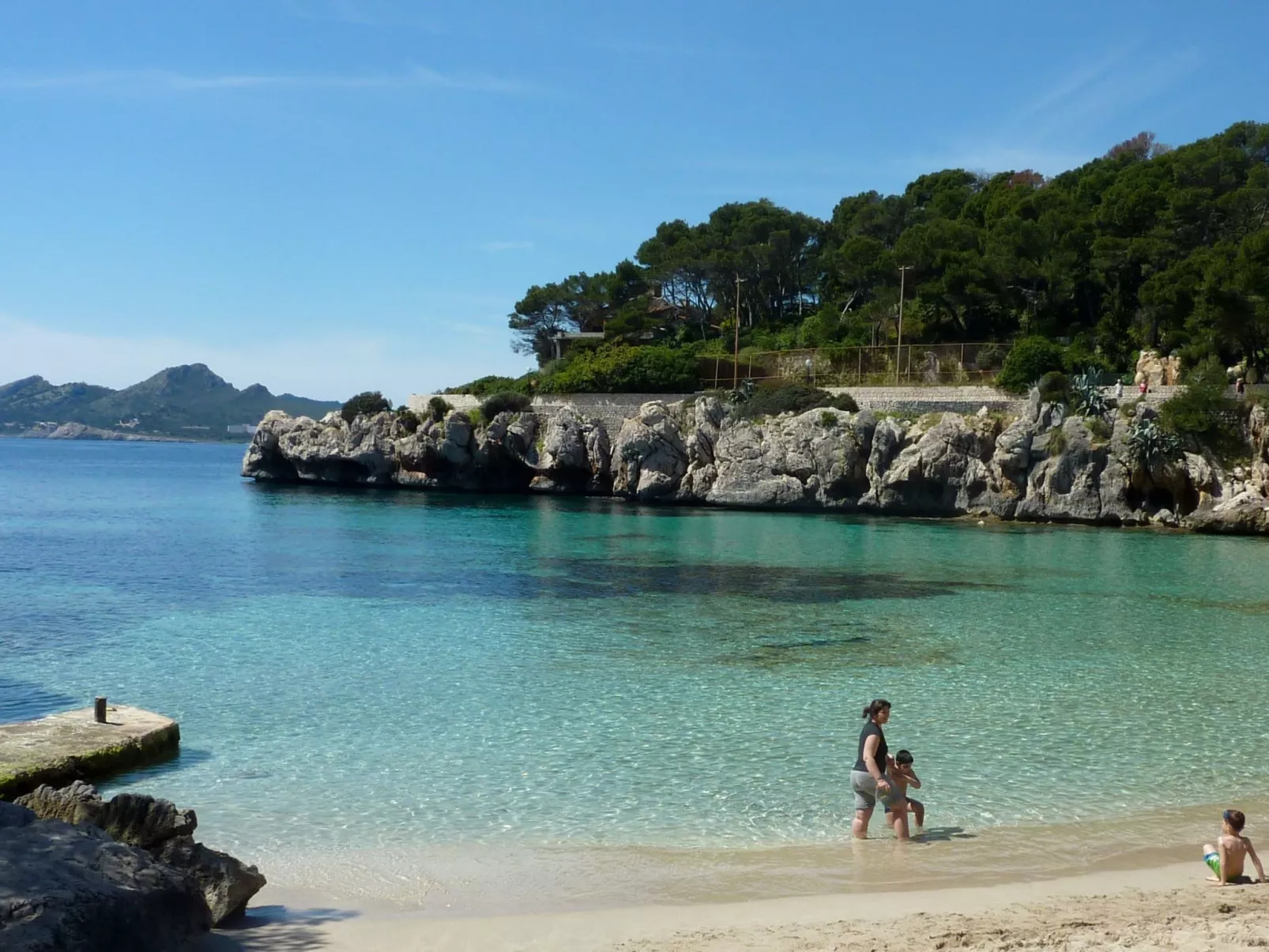 Landhaus mit Garten, Sonnenterrasse sowie überdachter Terrasse und Pool in Stra-Image-tags.info