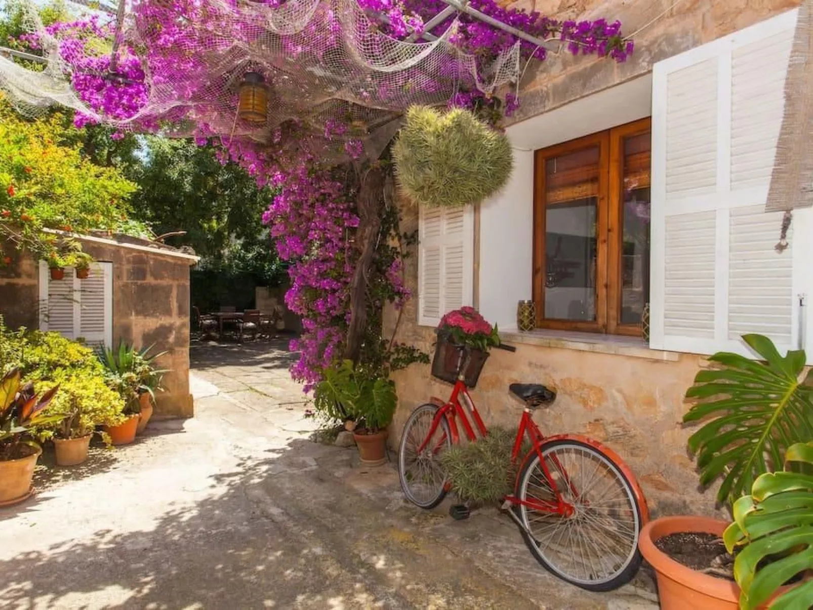 Casa Concha, Salines-Buiten