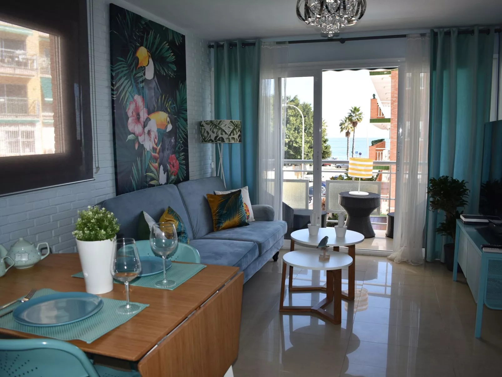 Helle und renovierte Ferienwohnung mit Balkon und tollem Blick auf das Meer-Binnen