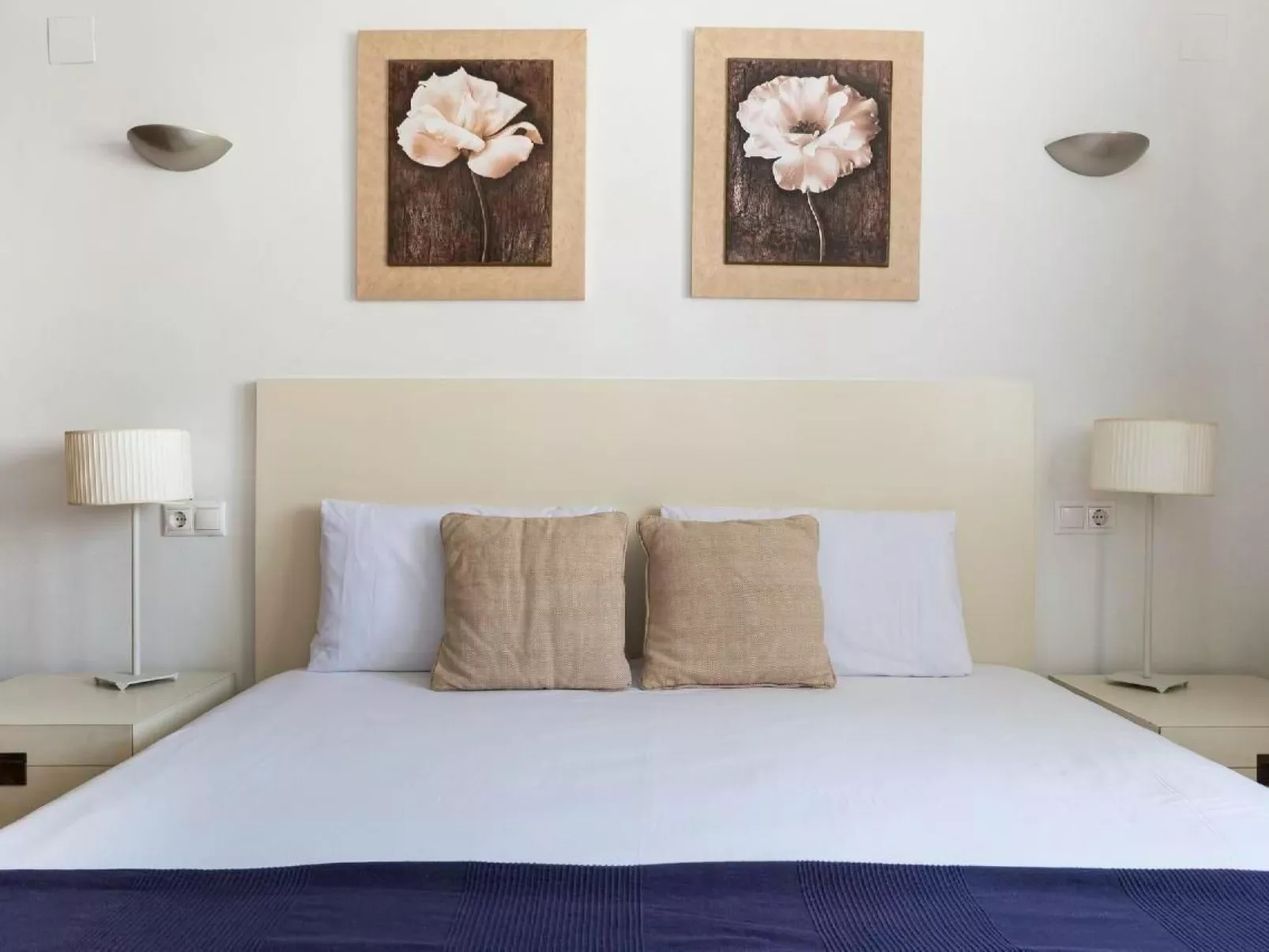 "Blue" mit Schwimmbad-Binnen