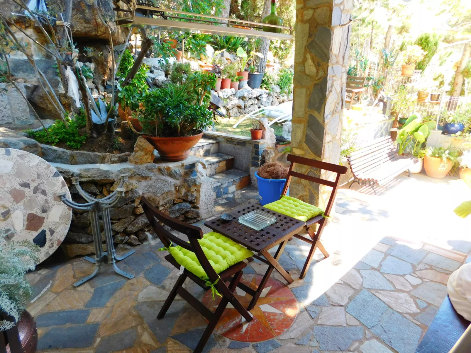 Wunderschönes Ferienhaus in Roses mit Großer Terrasse-Buiten