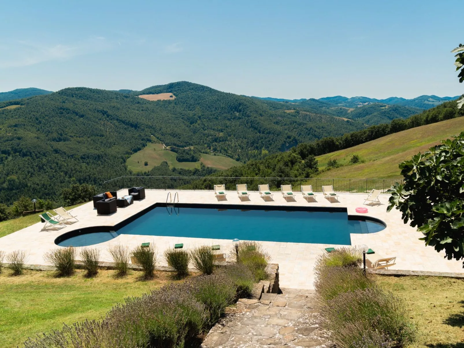 Ca Quattrocchi, Marcheholiday-Buiten