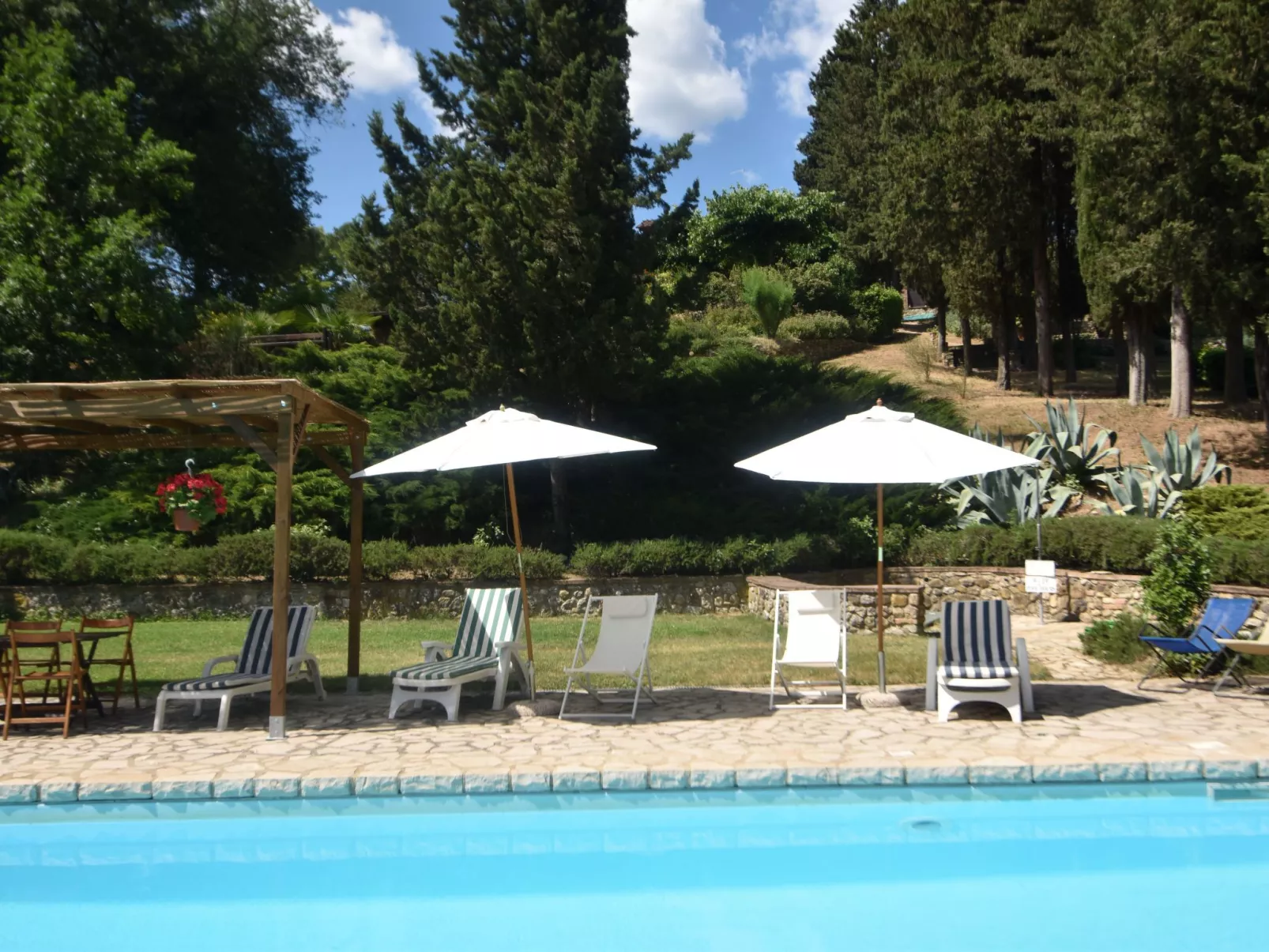 Wohnung in Bauernhaus mit großem Garten, Schwimmbad-Buiten