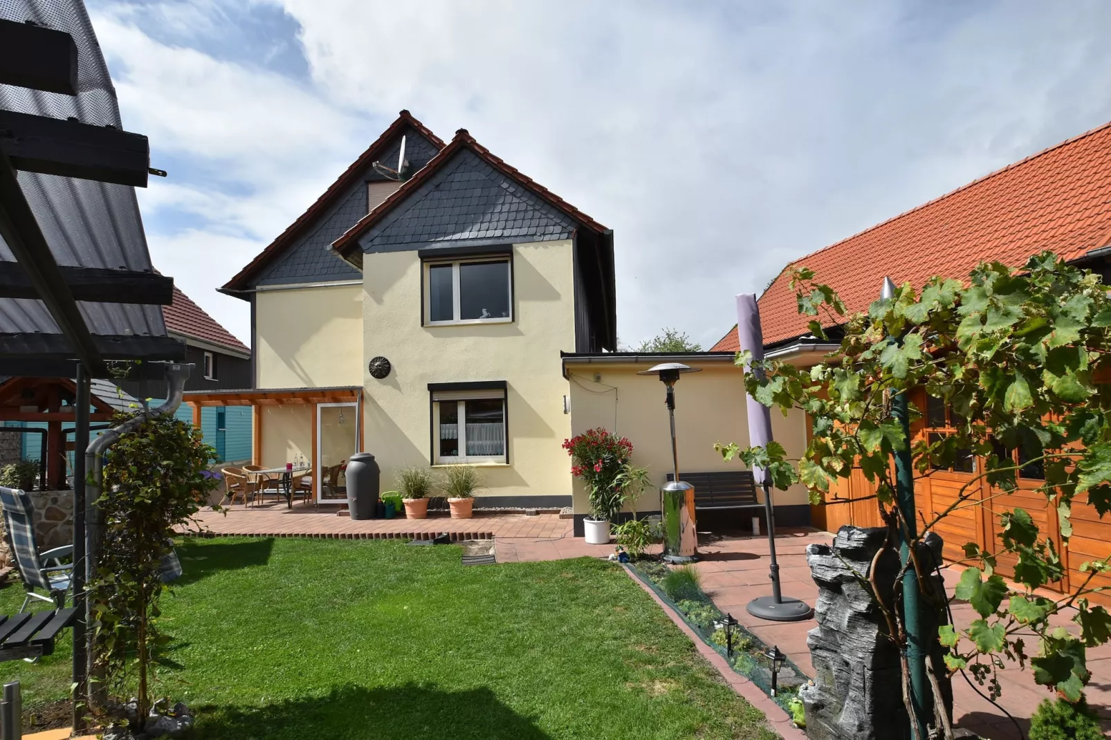 Veckenstedt-Buitenkant zomer