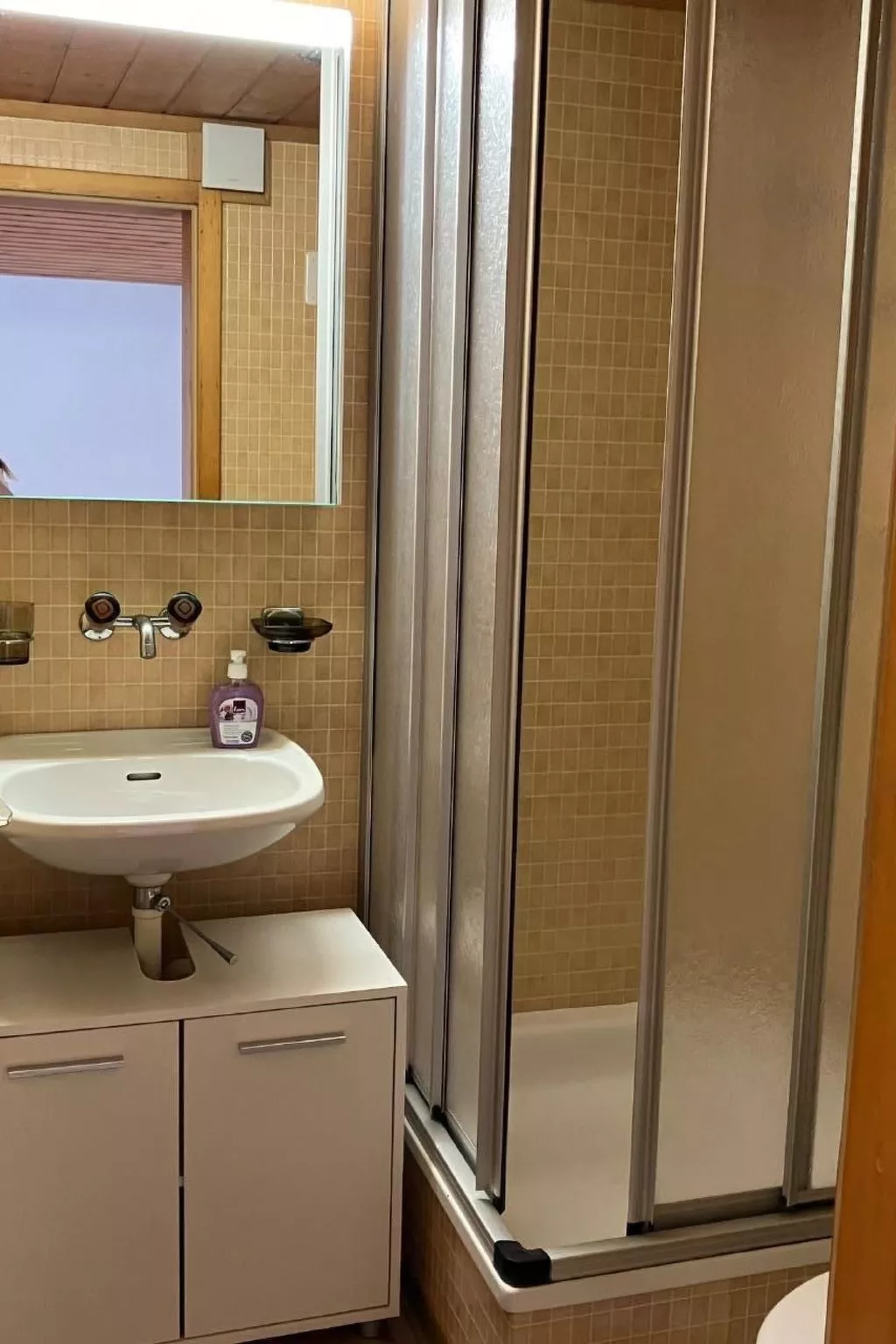 Gemütliches SINGLE-Studio-Binnen