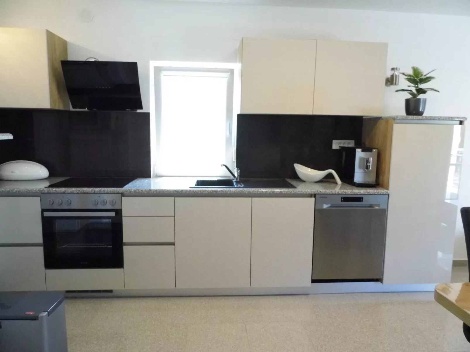 Neue und moderne, voll ausgestattete Wohnung-Binnen