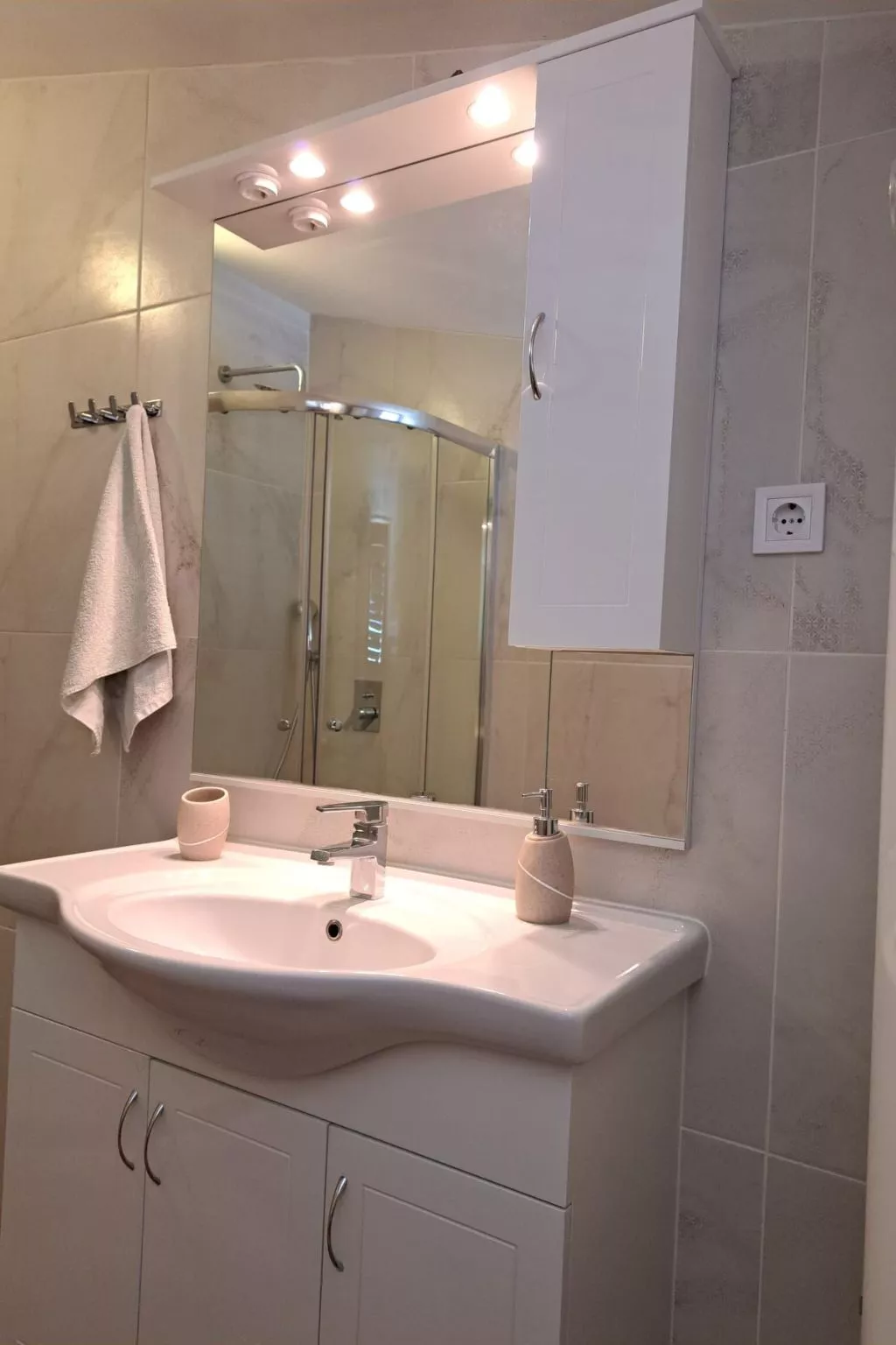 Apartment mit drei Schlafzimmern und Meerblick-Binnen