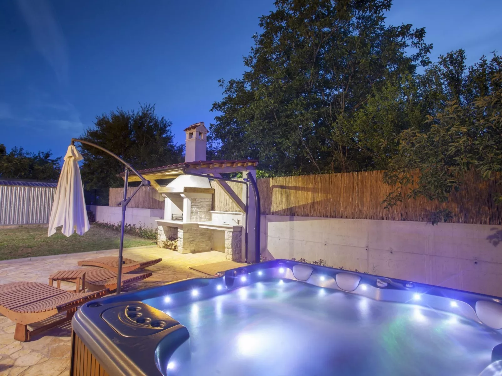 In Vintijan mit Großem Whirlpool-Image-tags.info