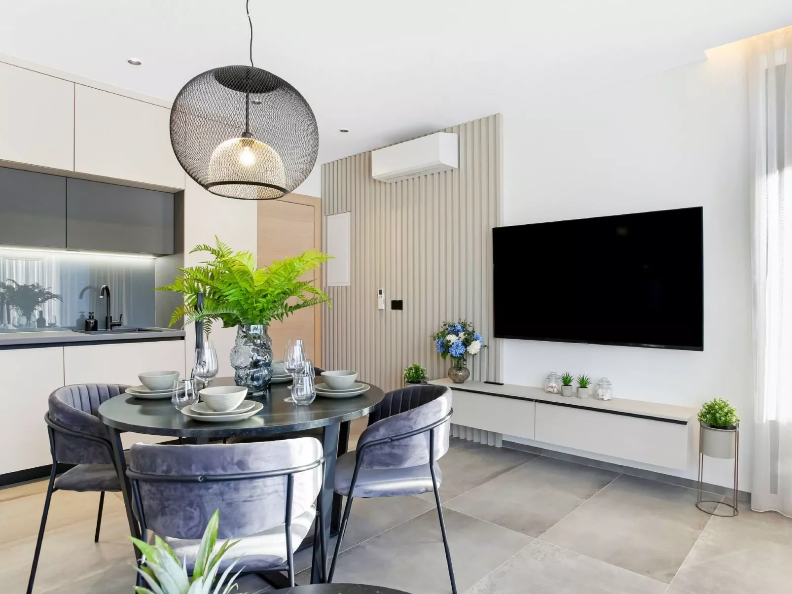 Fly Room - A1-Binnen