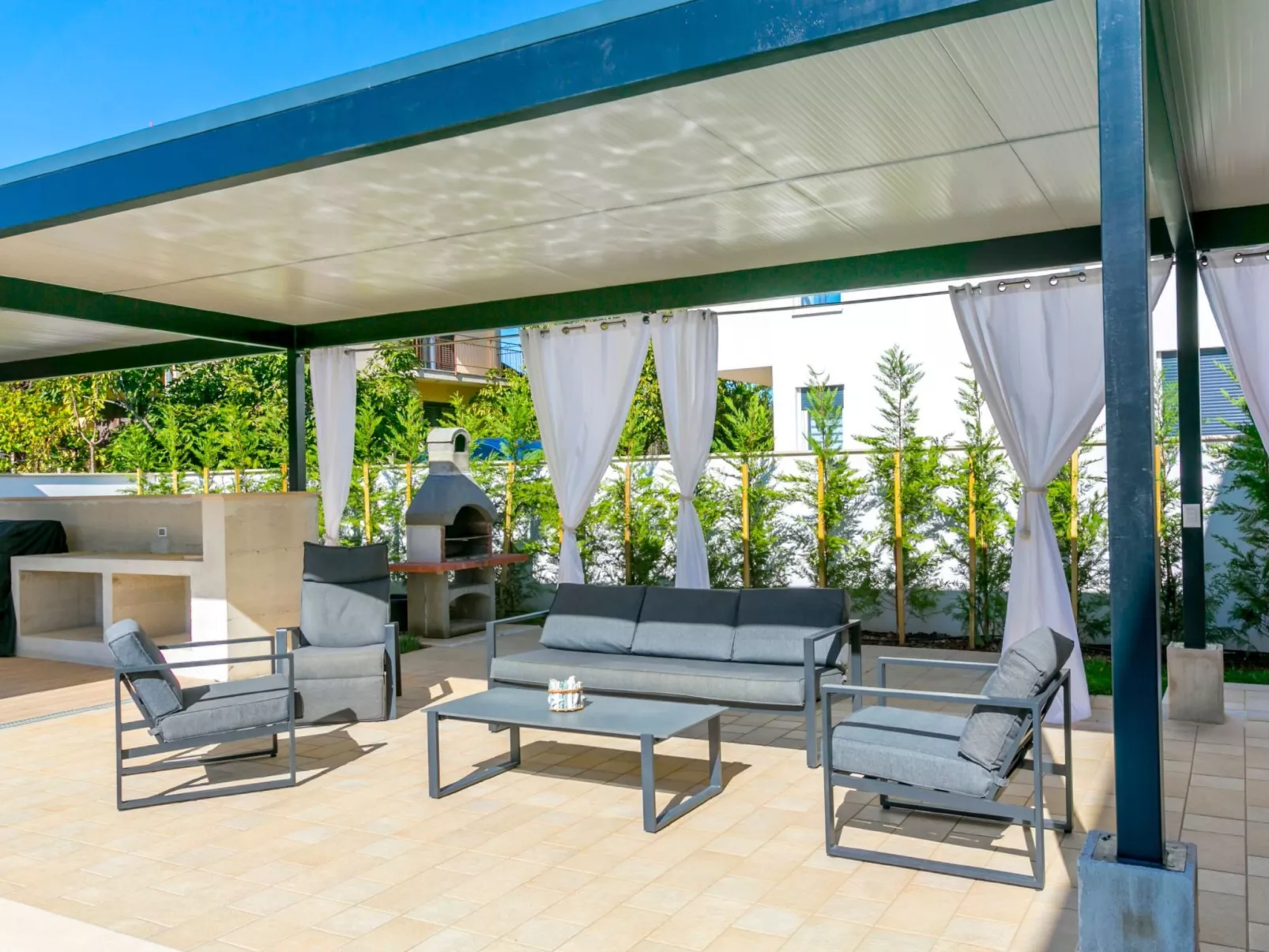 "Suzy" mit privatem Pool-Binnen