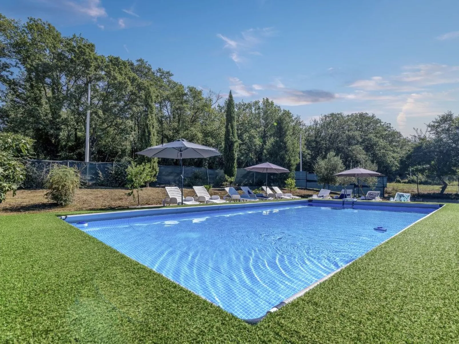 Charmantes Ferienhaus in Medulin, mit Pool...-Buiten