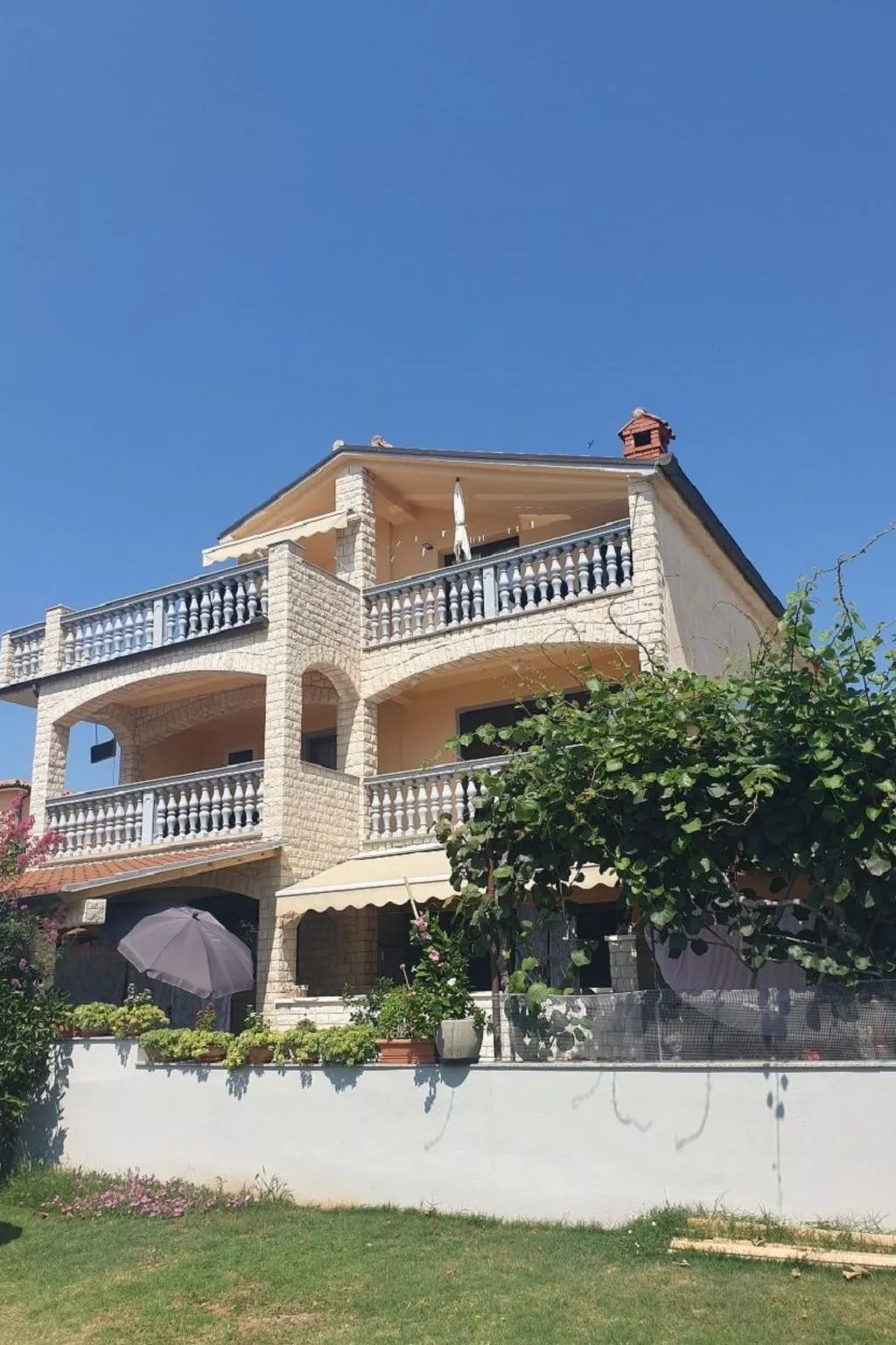 Wohnung "First" mit Terrasse-Buiten