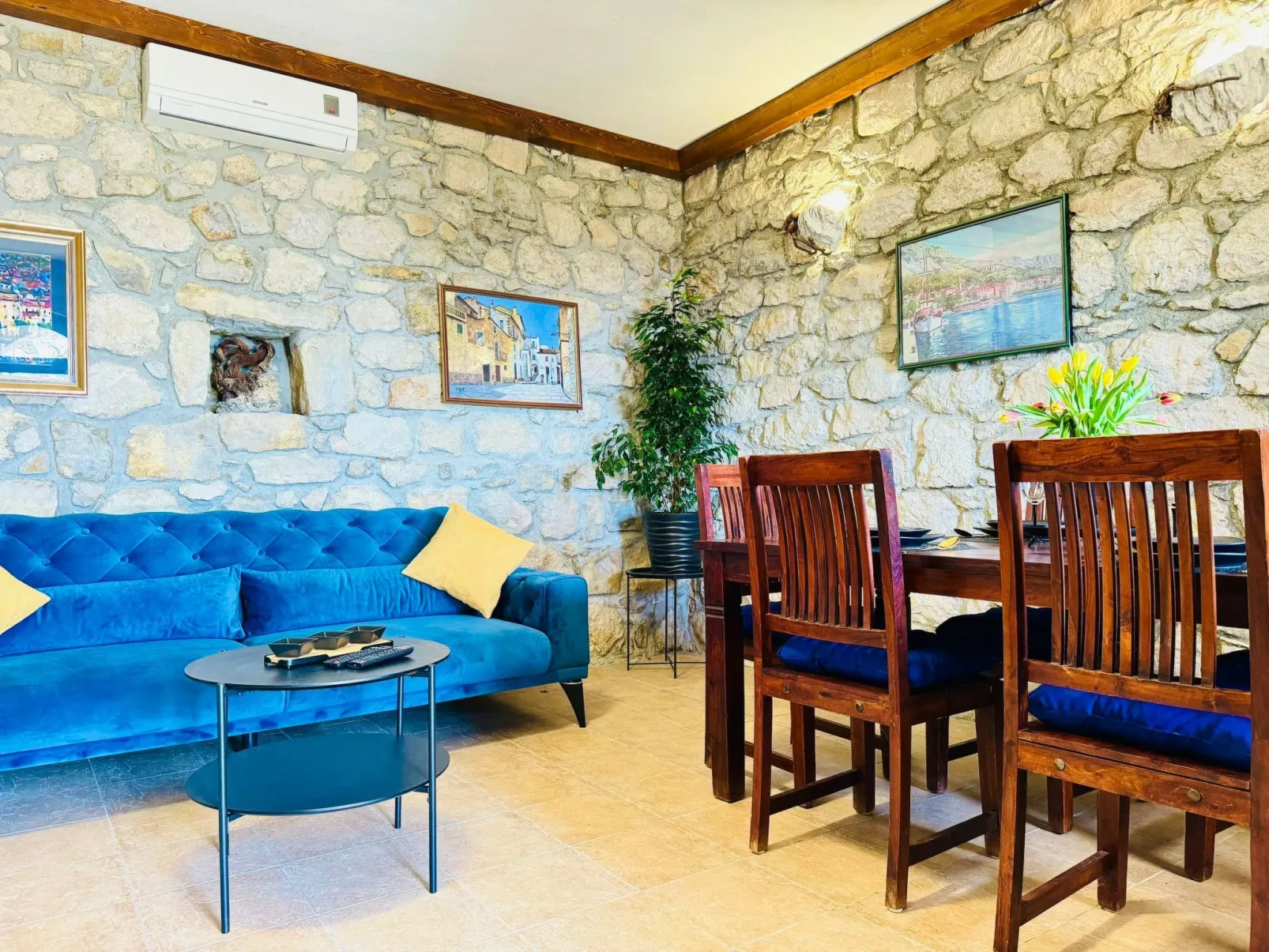 Haus Prezenca-Binnen