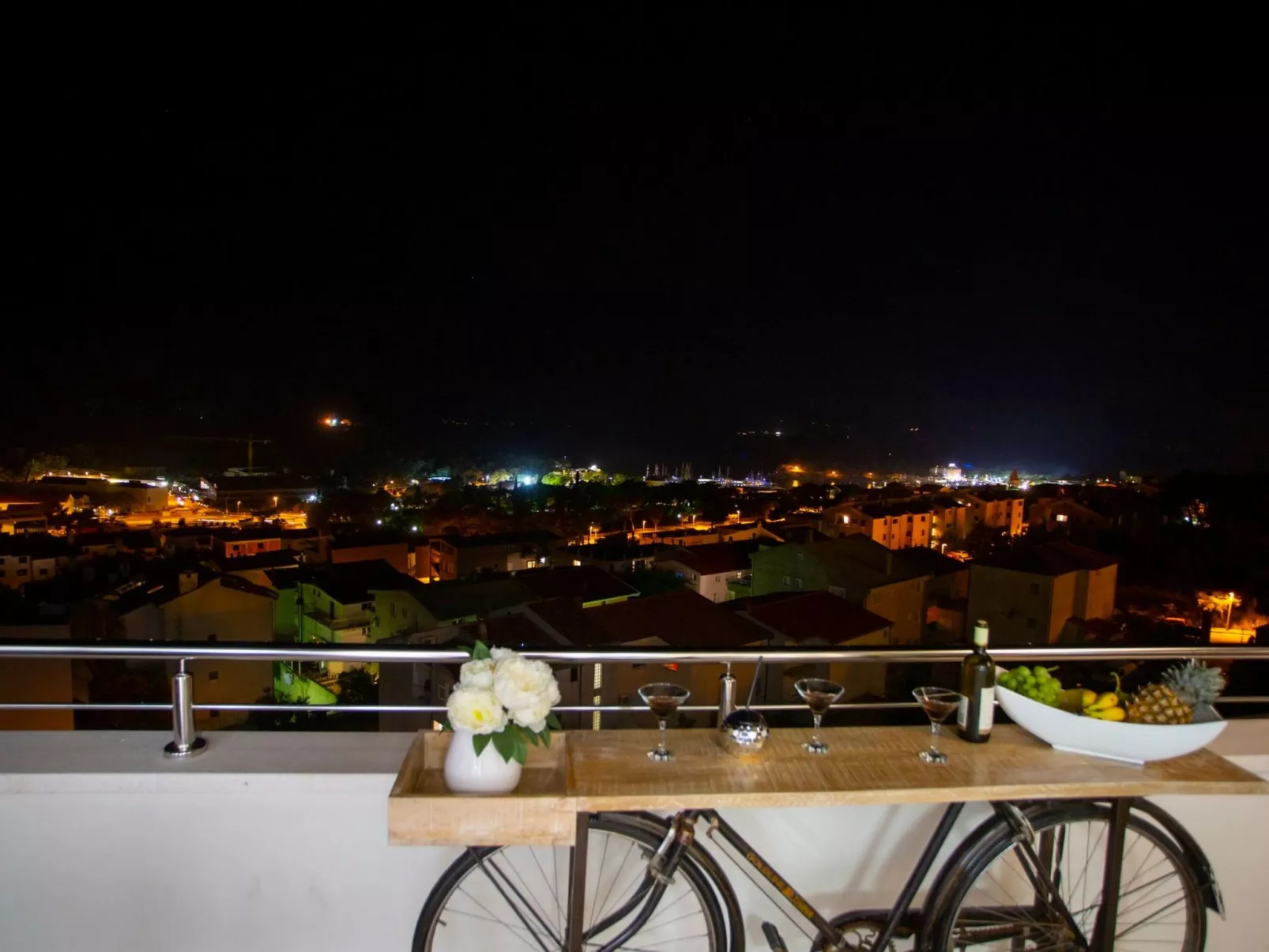 In Makarska mit Panoramablick-Buiten