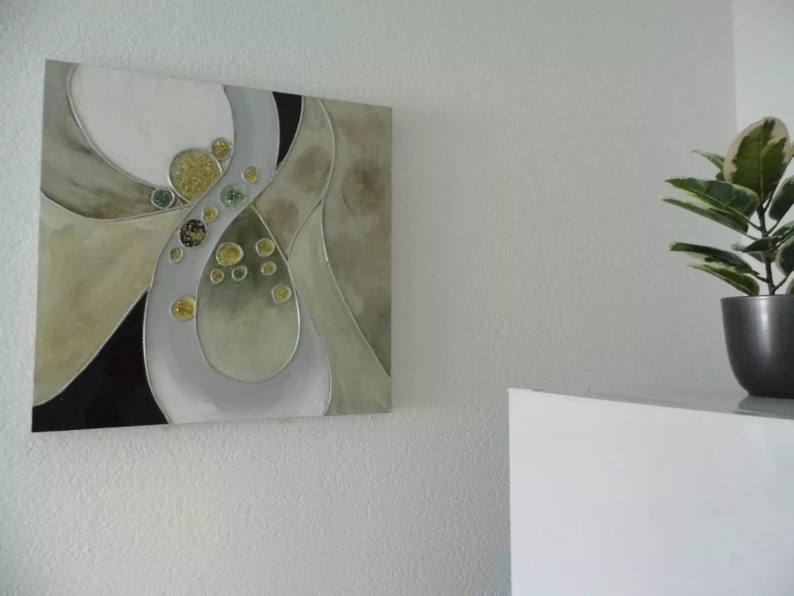 Ausgezeichnete neue und moderne Wohnung-Binnen