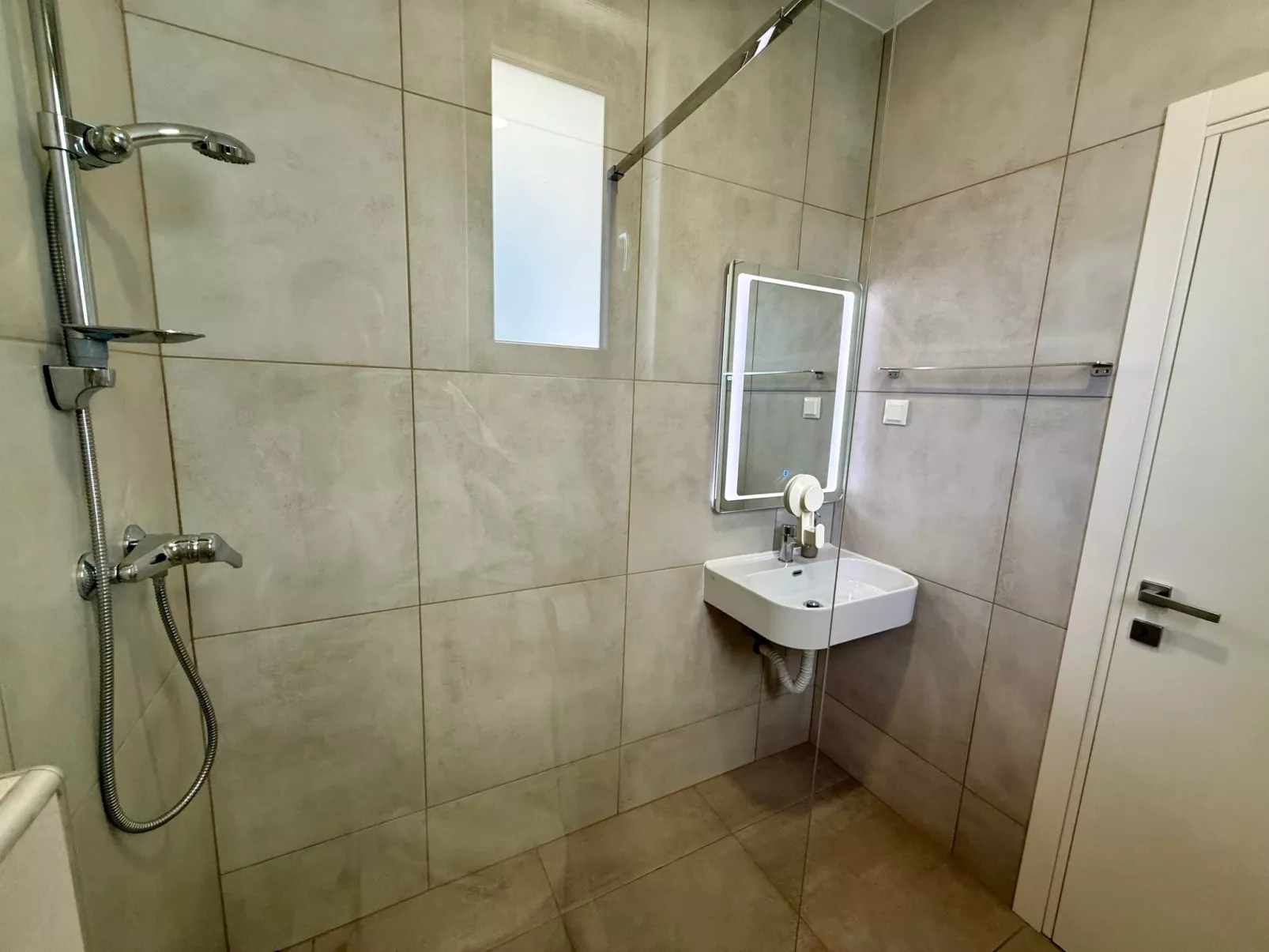 Schöne moderne Villa v-Binnen