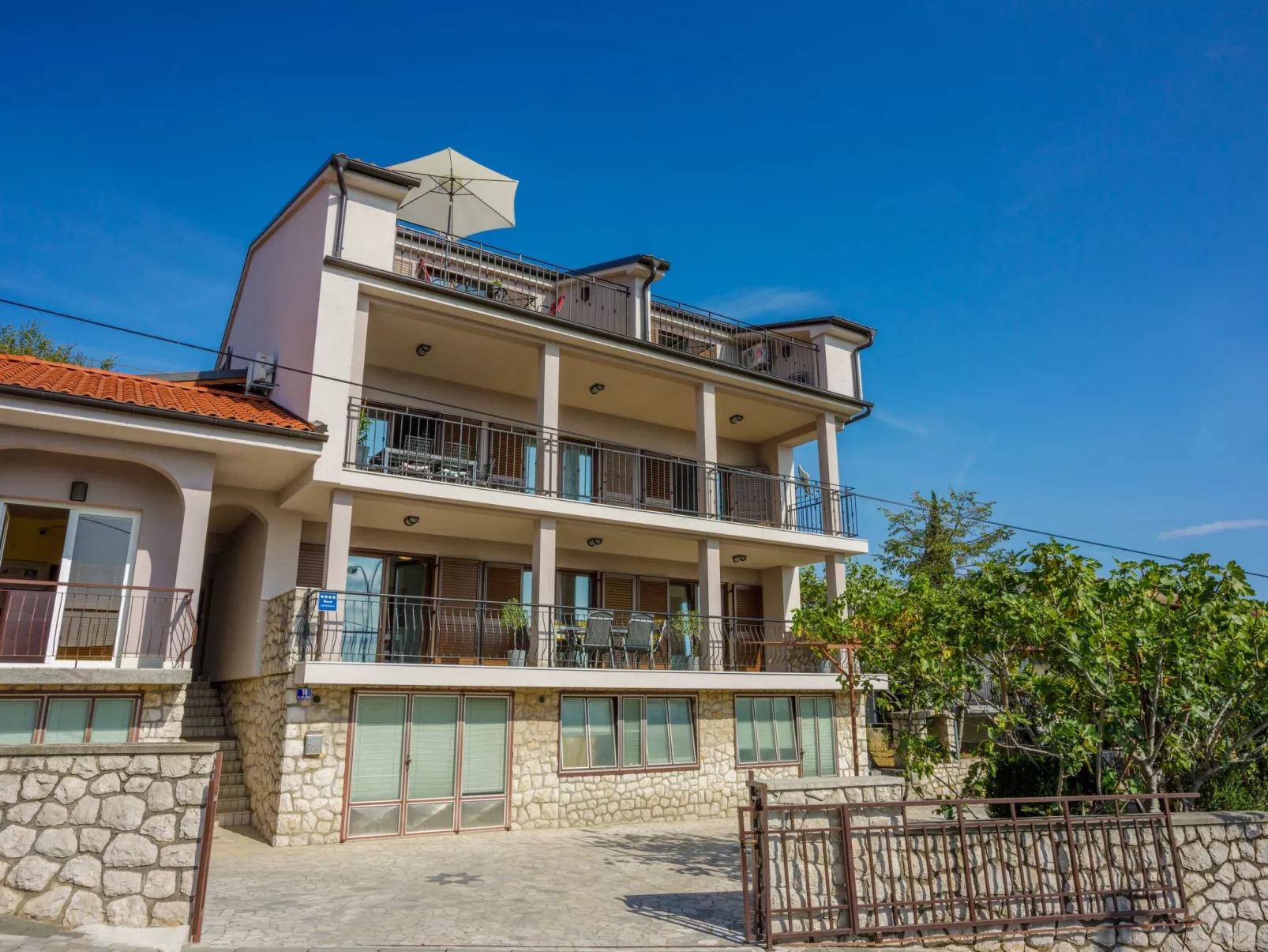 Wohnung mit Panoramablick aufs Meer-Buiten