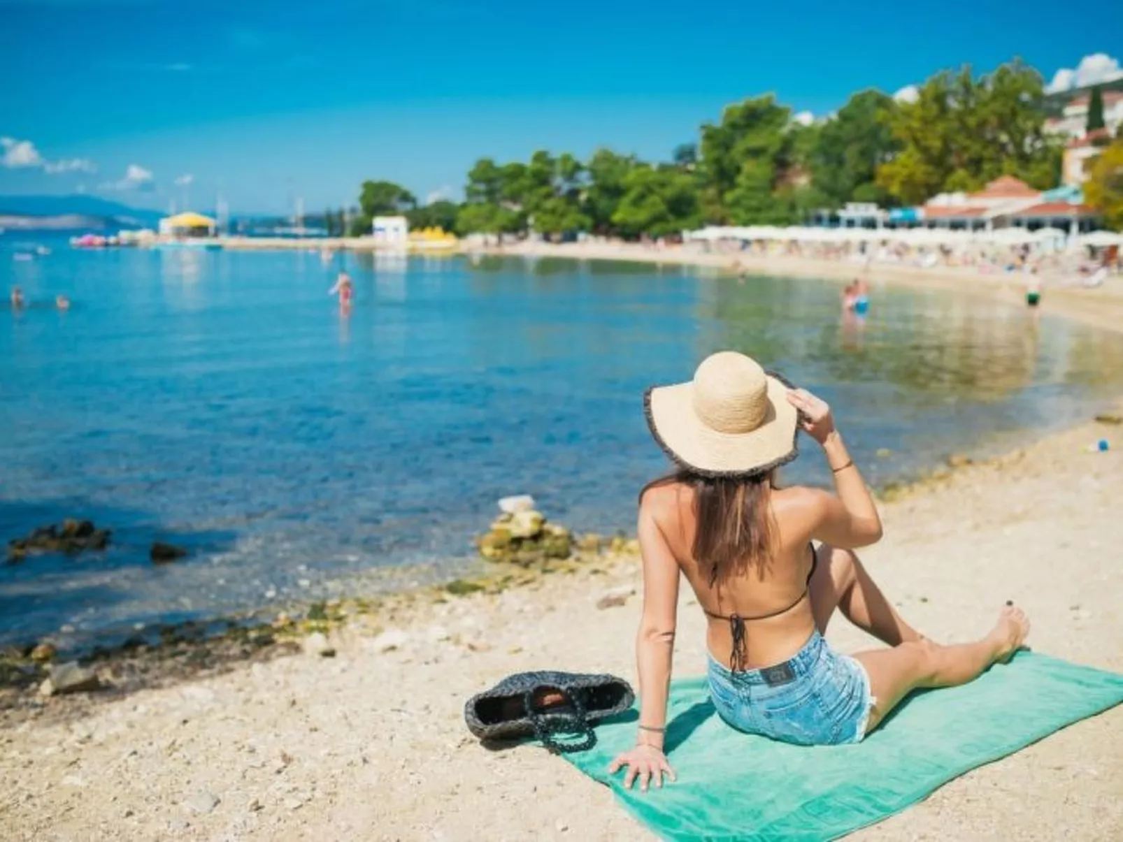 Moderne Wohnung in Crikvenica mit Pool-Buiten