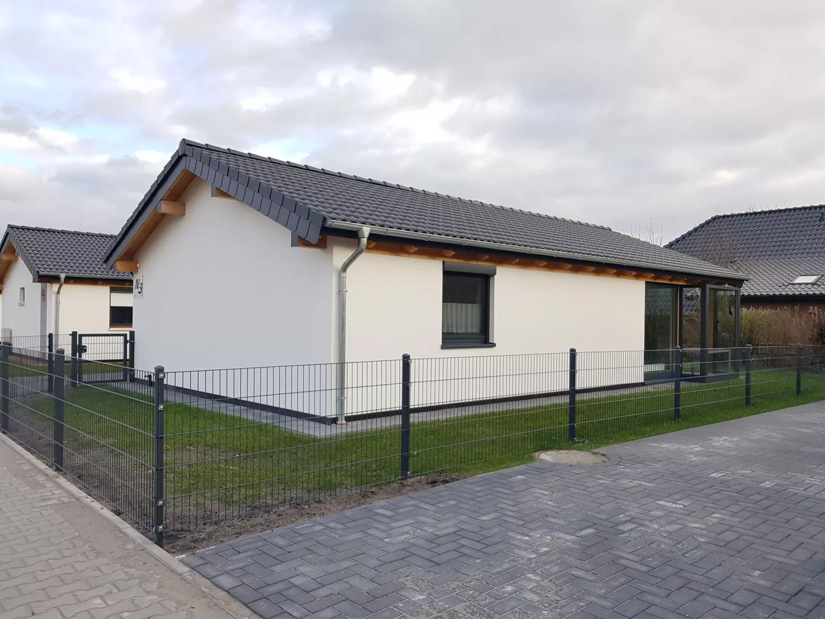 N3 Charmantes eingezäuntes Ferienhaus mit Garten-Buiten