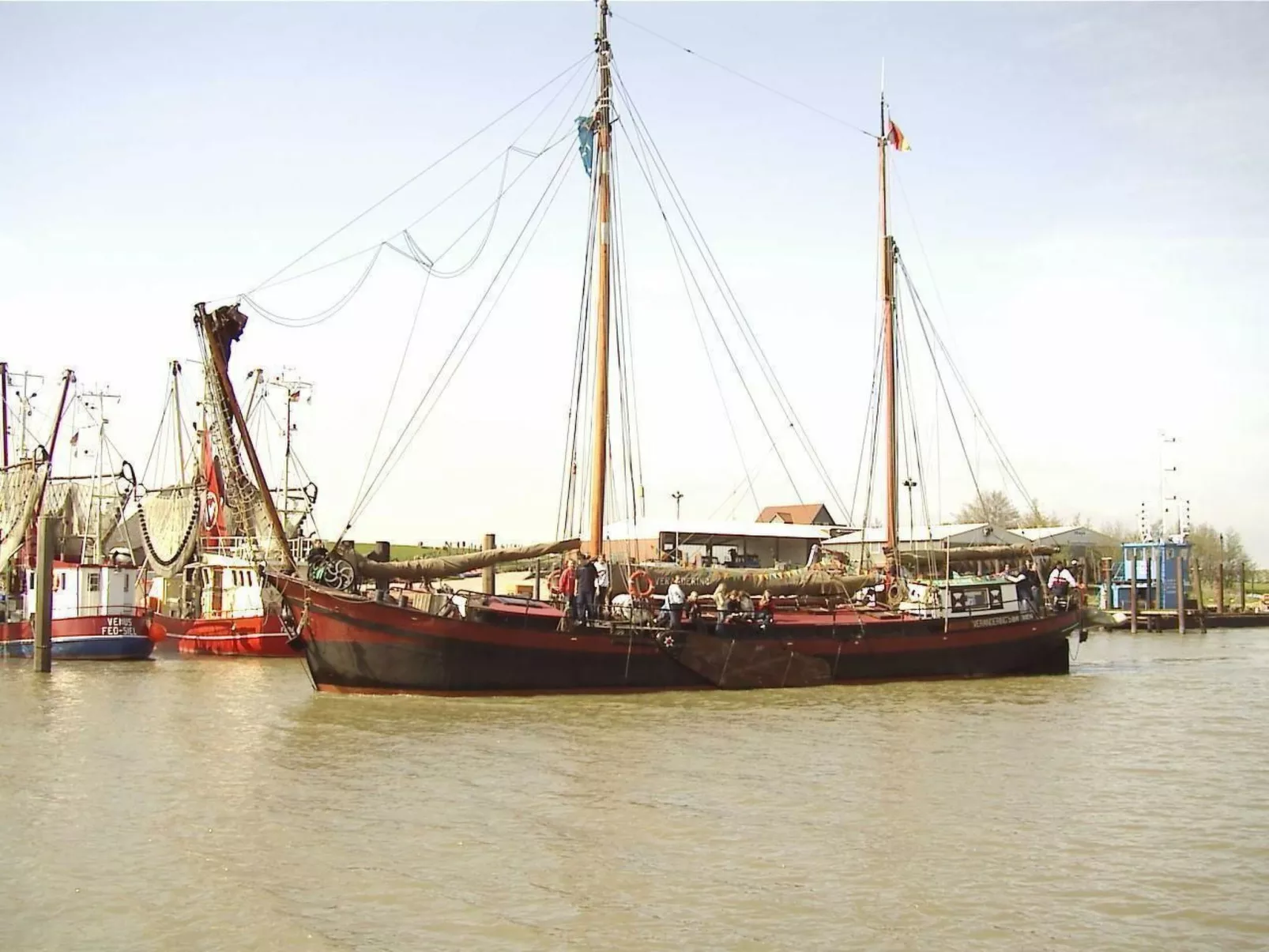 In Burhave mit Terrasse und Grill-Buiten