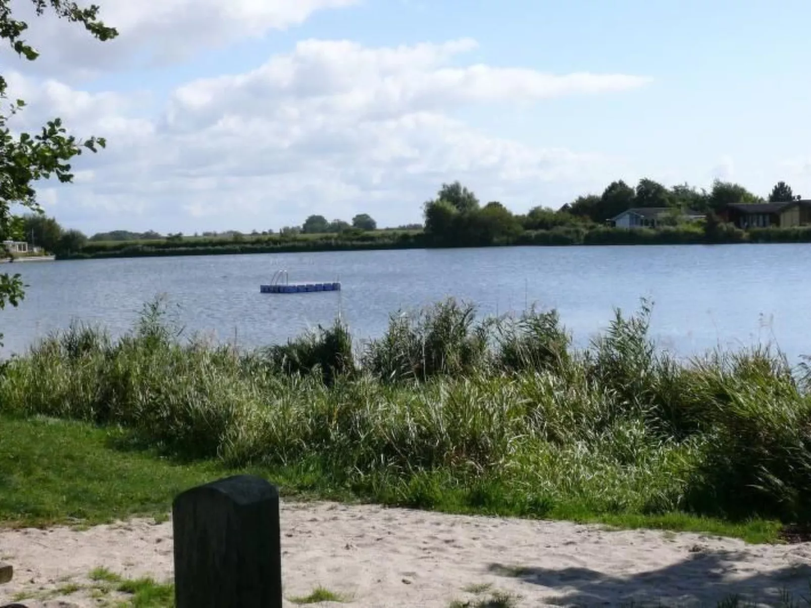 Nettes Ferienhaus in Großwürden mit Garten-Buiten