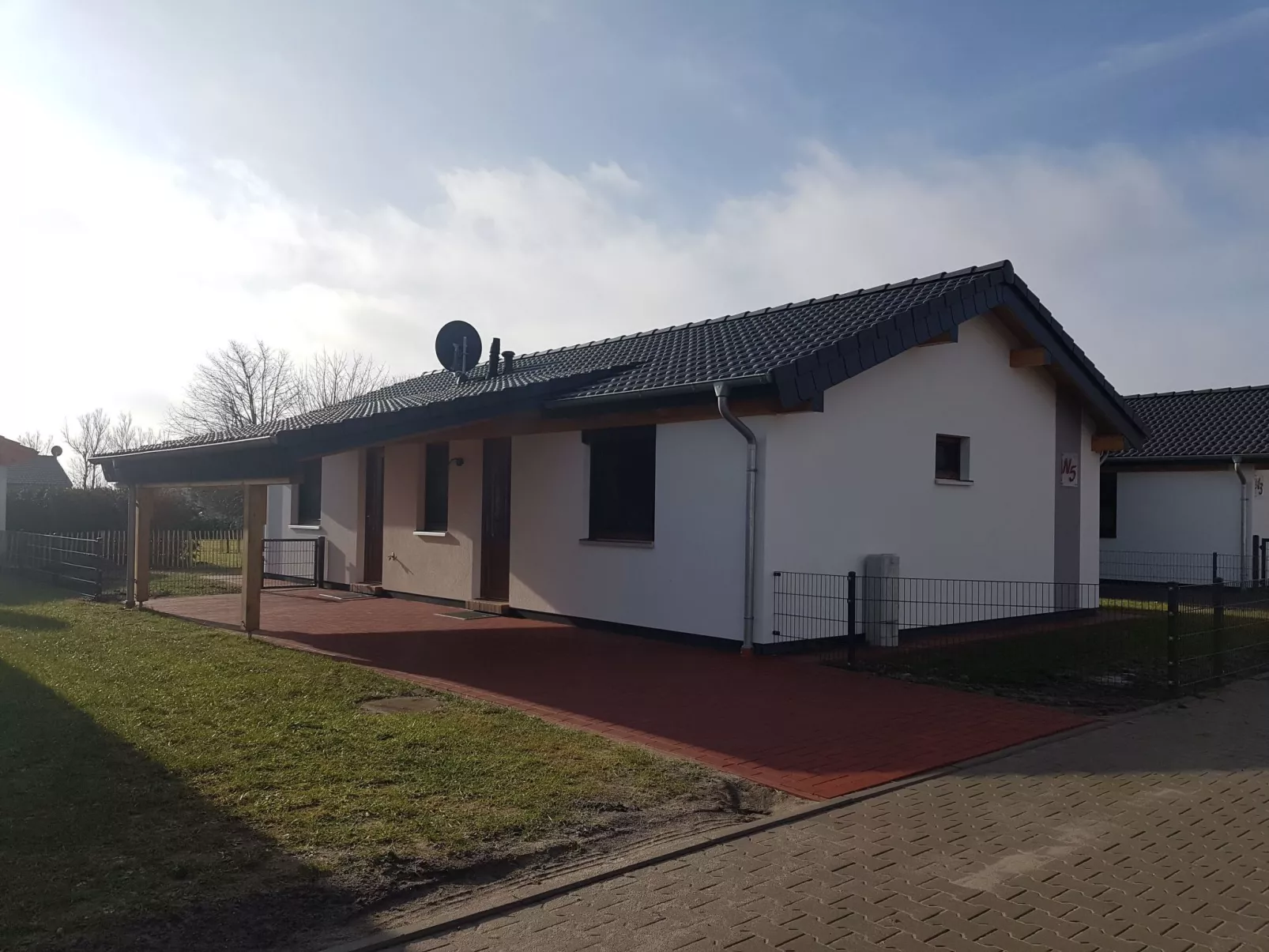 N5 Eingezäuntes Ferienhaus mit ebenerdiger Dusch-Buiten