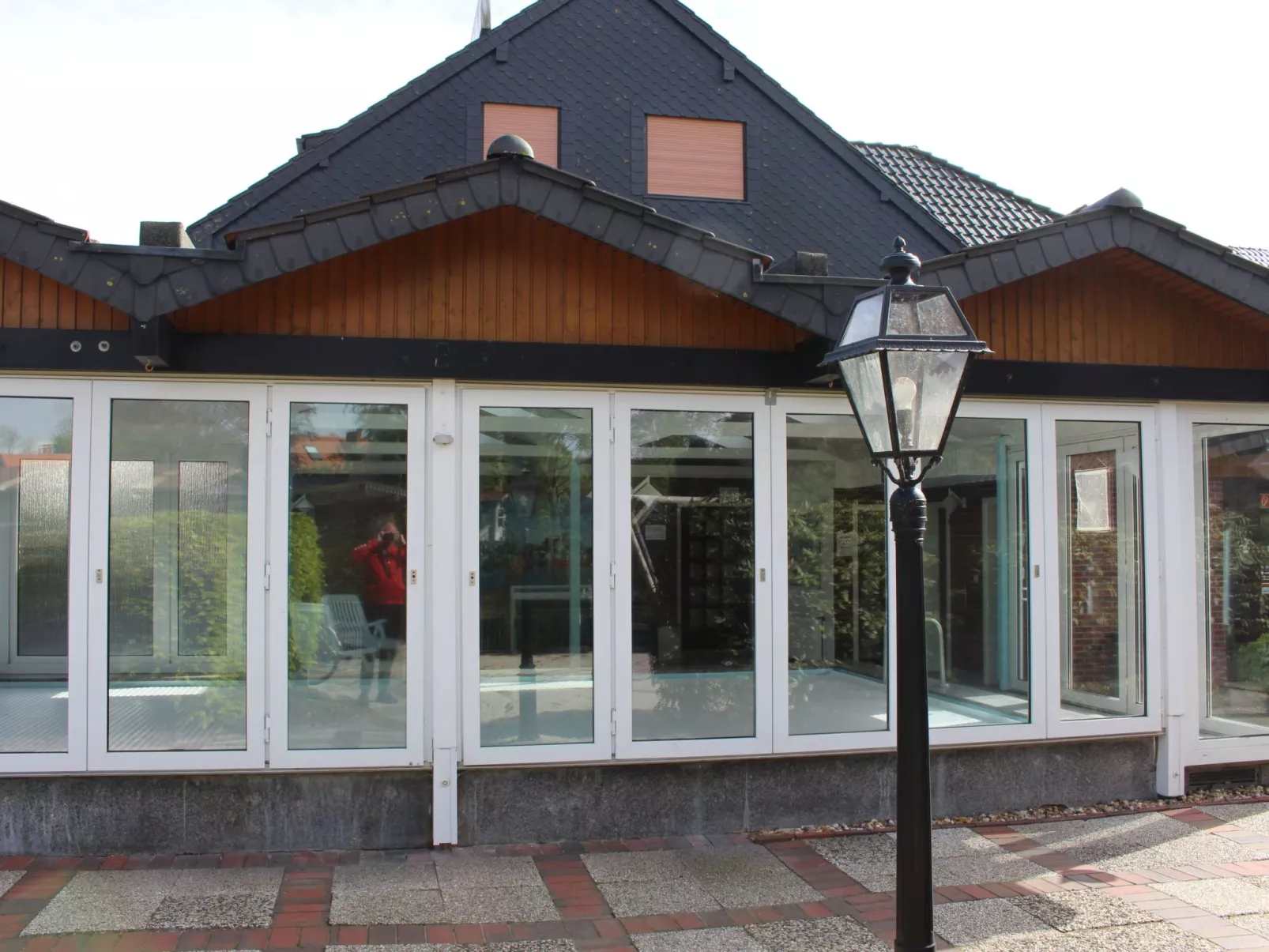 Geräumige Ferienwohnung in Burhave mit Grill, Garten und Pool-Buiten