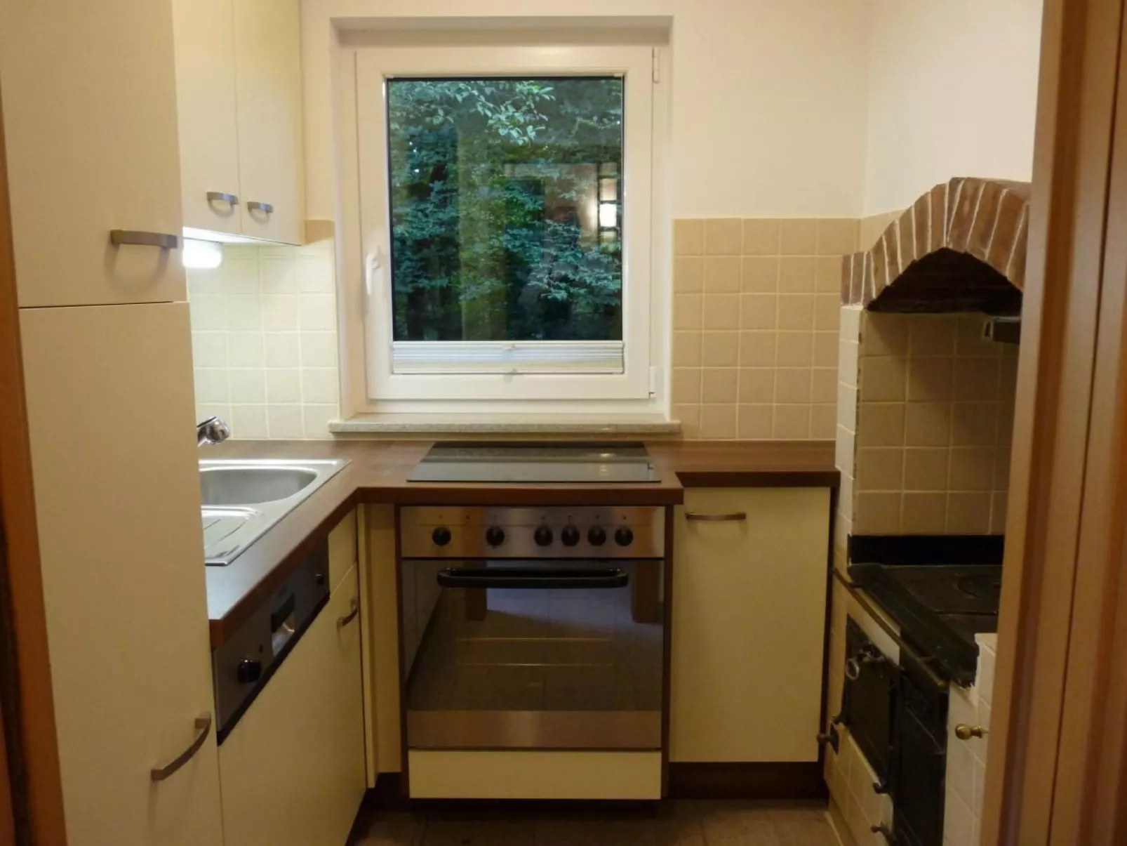 Kleines Haus am Rande des Waldes-Image-tags.info