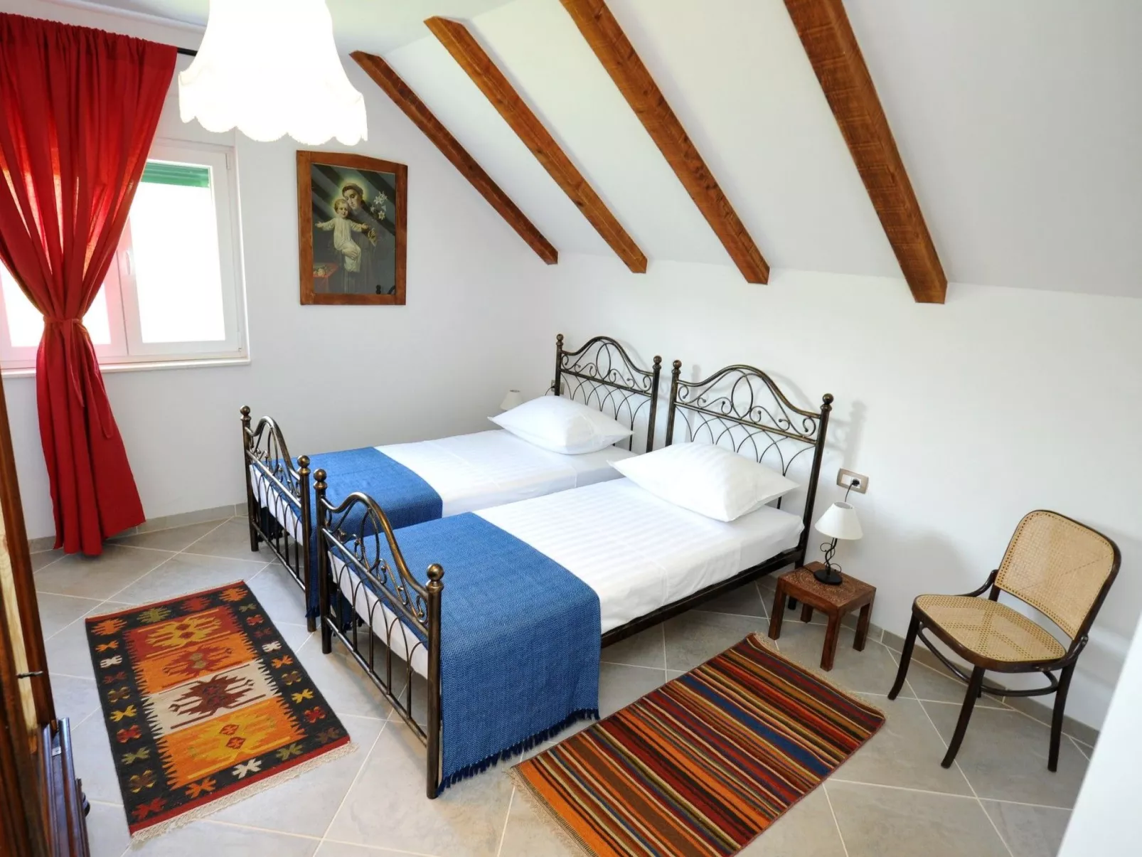 Alleinstehendes Ferienhaus mit Swimmingpool-Binnen