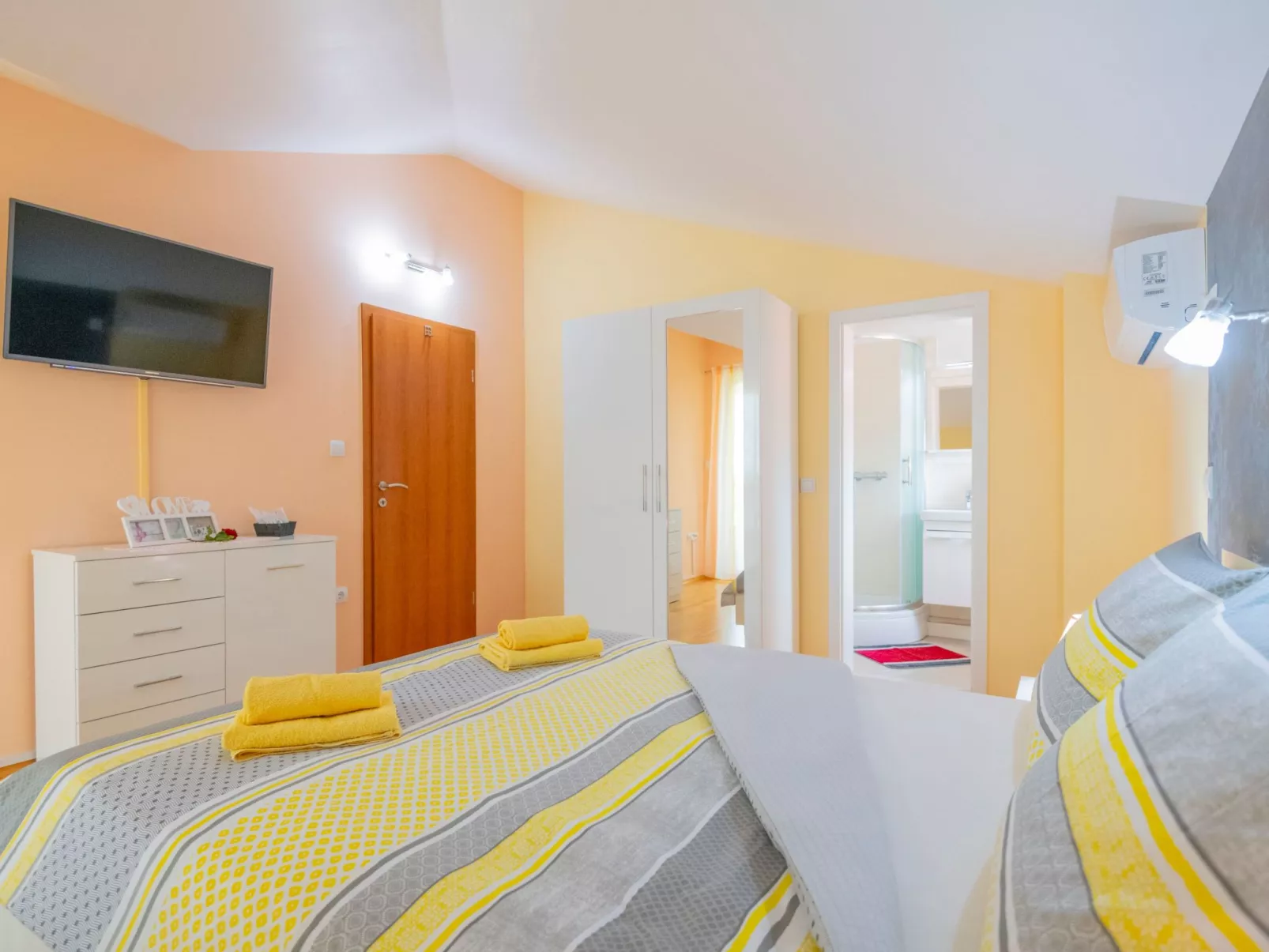 Villa "Mile" mit beheiztem Pool, Grill und Terrasse-Binnen