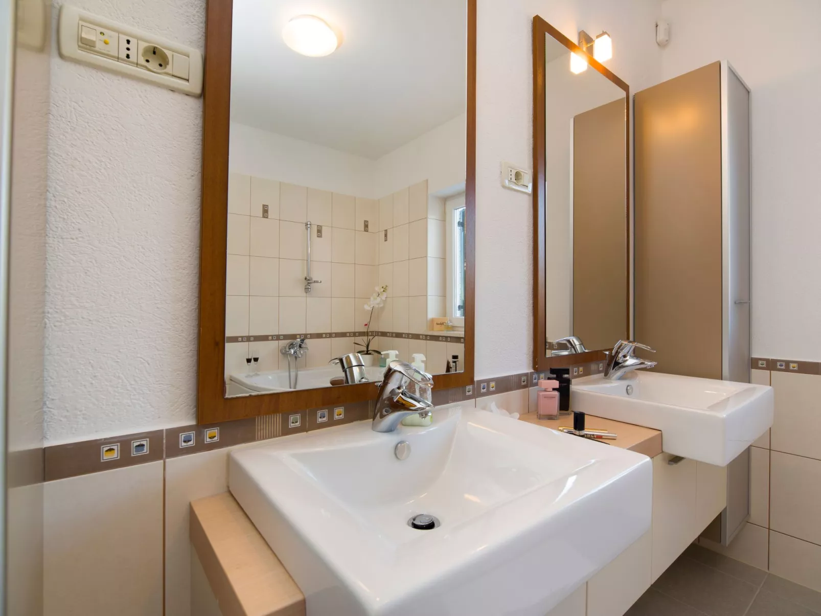 Ferienvilla mit Garten, Grill und Terrasse-Binnen