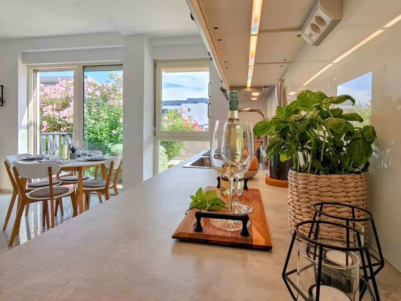 "Grüne Oase" mit Terrasse-Binnen