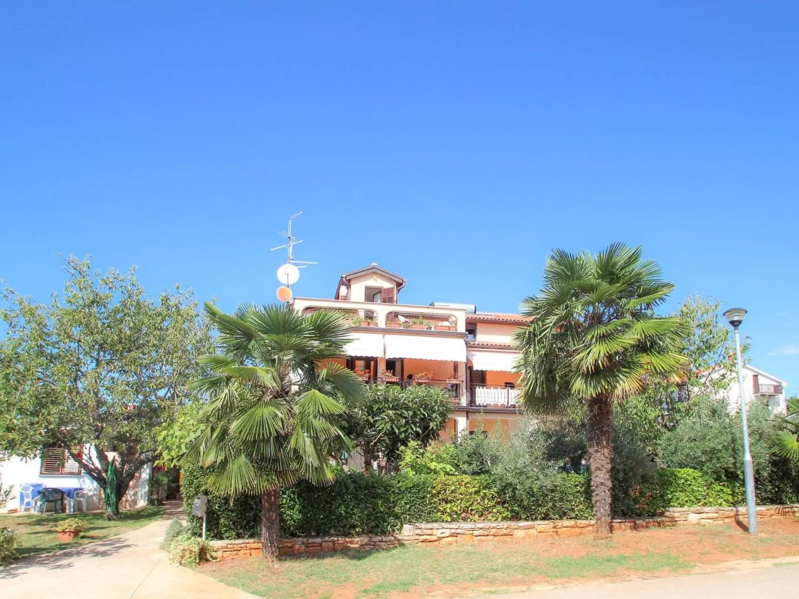 Wohnung "Maria 2" mit Terrasse-Buiten