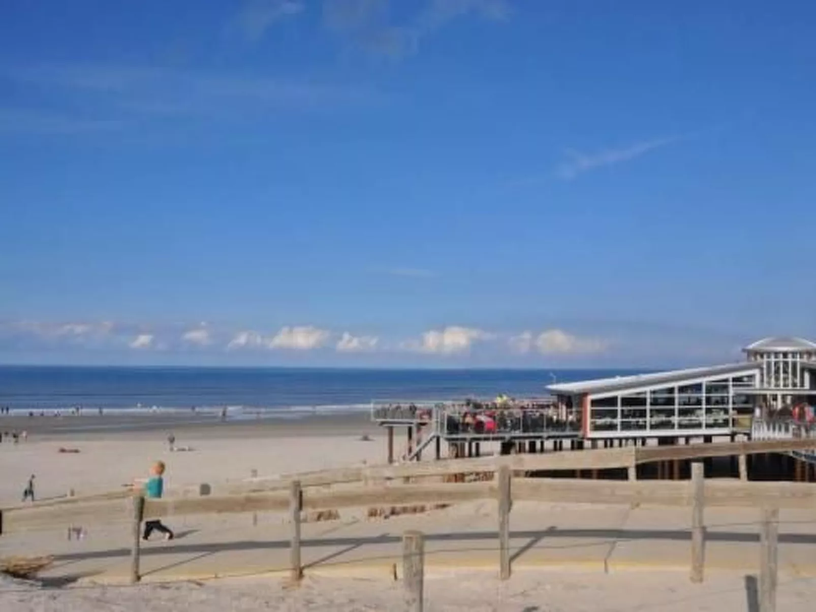 Strandnahes Chalet mit überdachter Veranda-Buiten