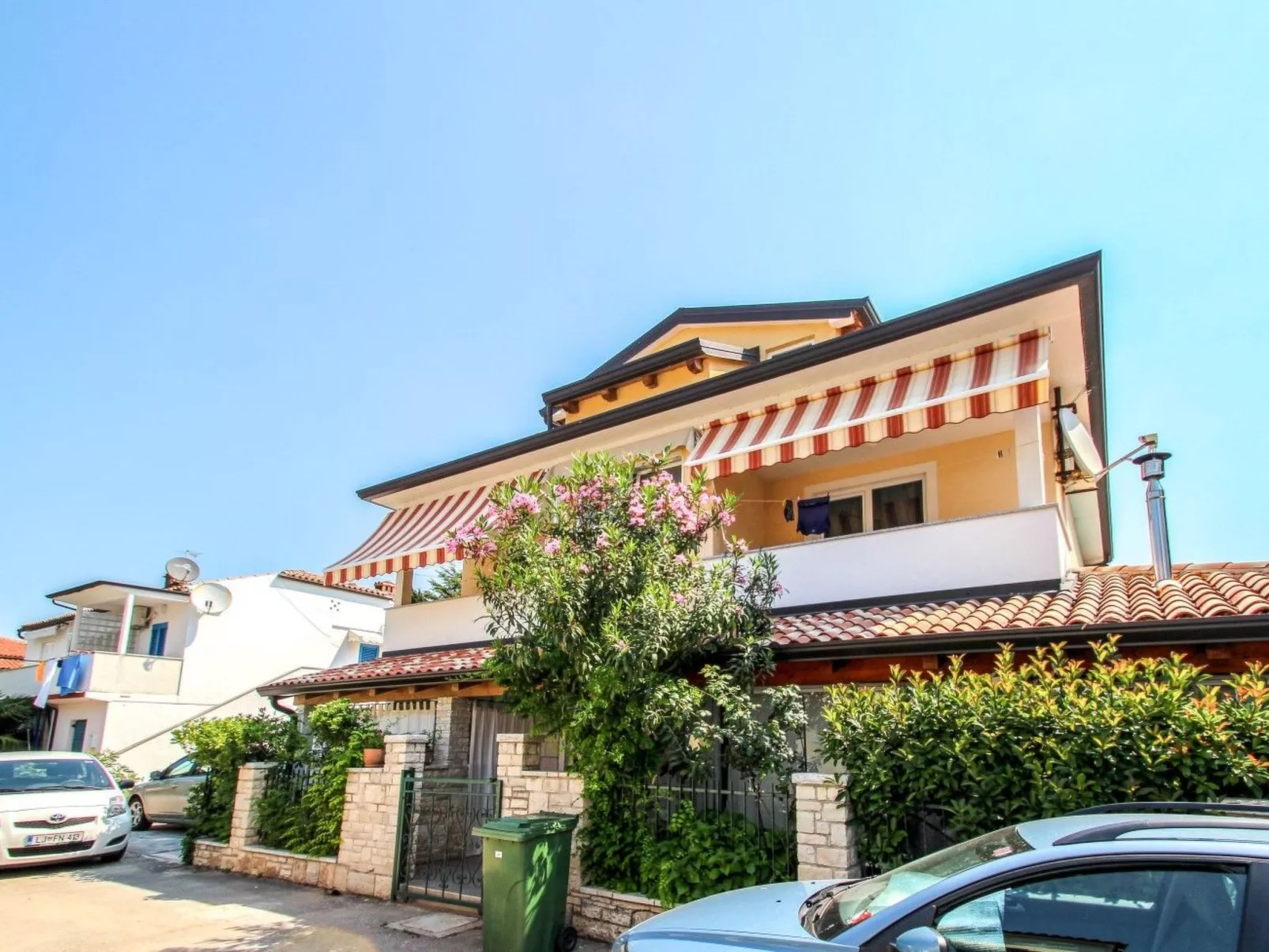 Wohnung "Viviana" direkt am Strand - Buiten