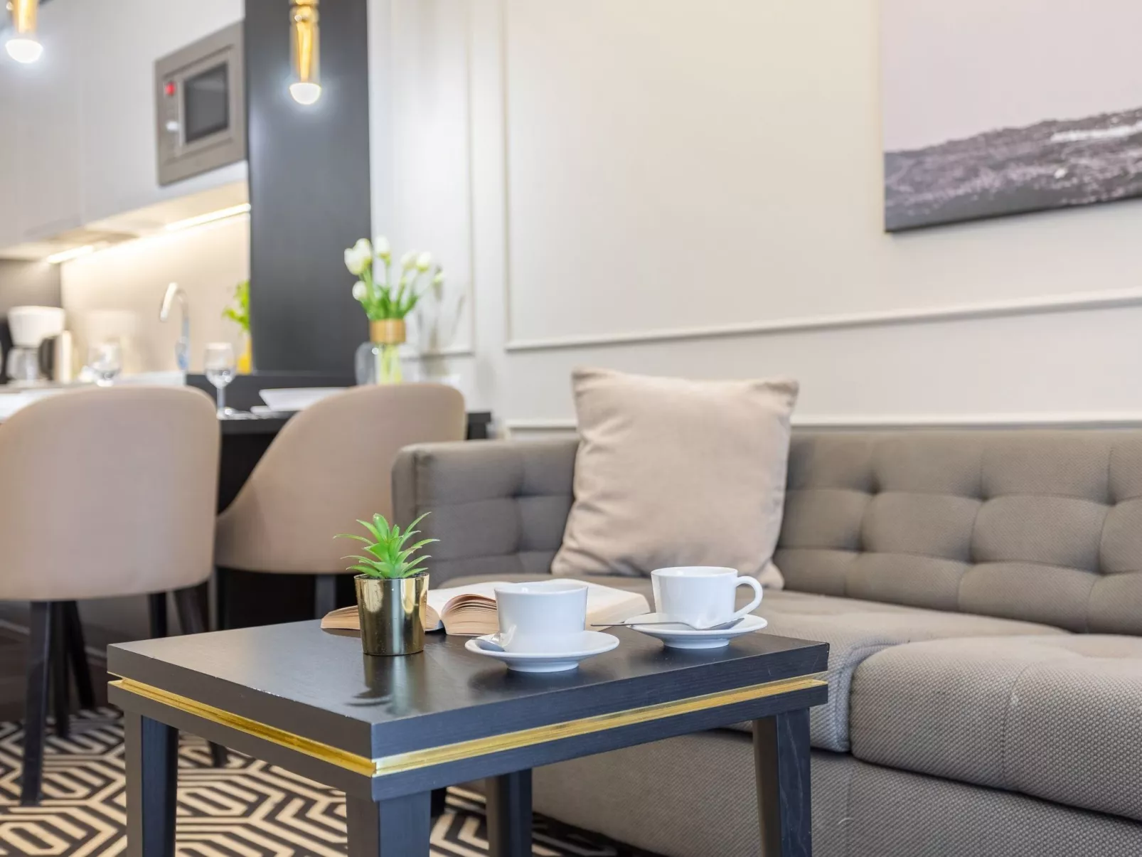 Stilvoll eingerichtete Ferienwohnung am Meer-Image-tags.info