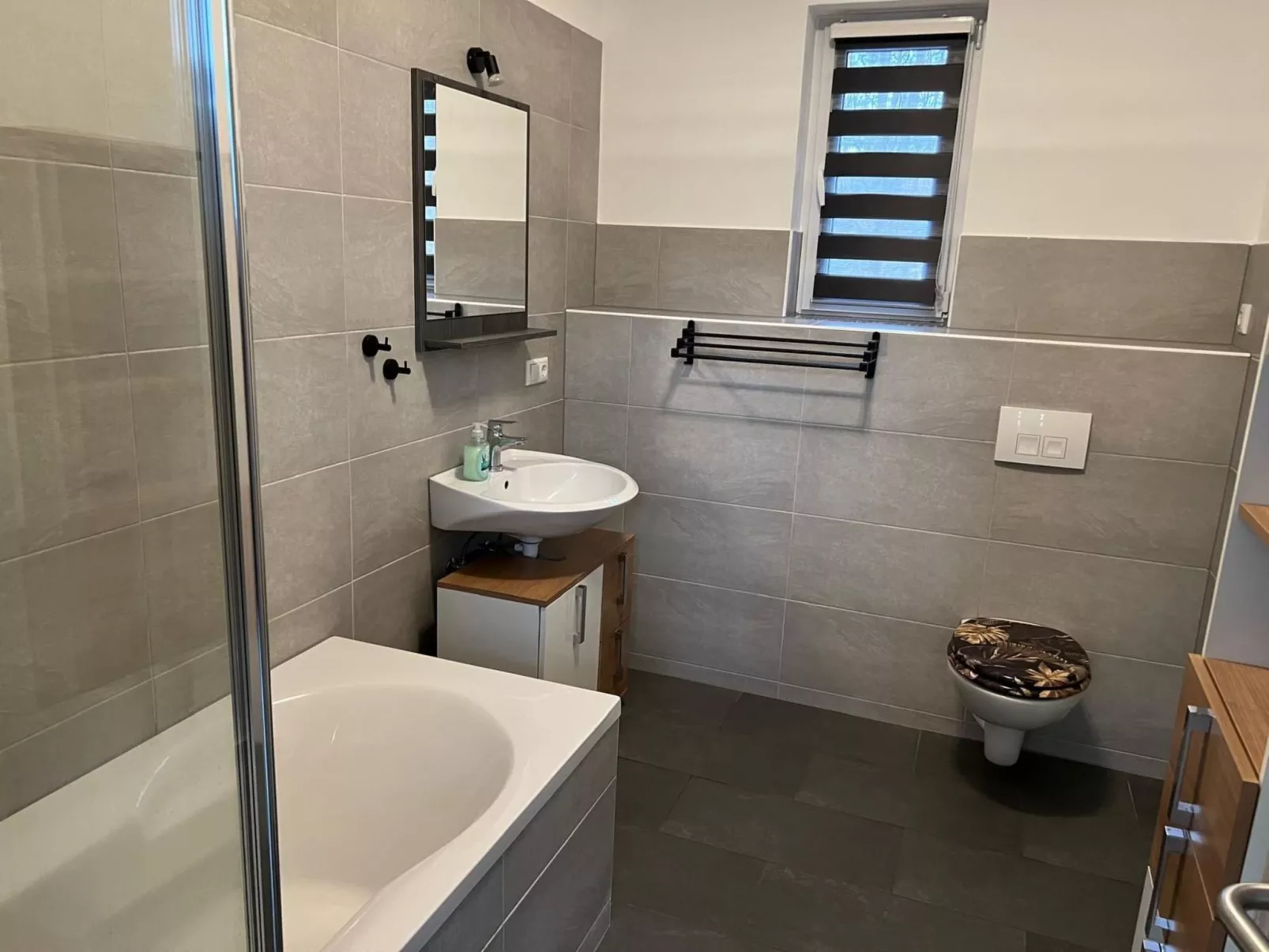 Große, möblierte Wohnung mit Garten-Binnen