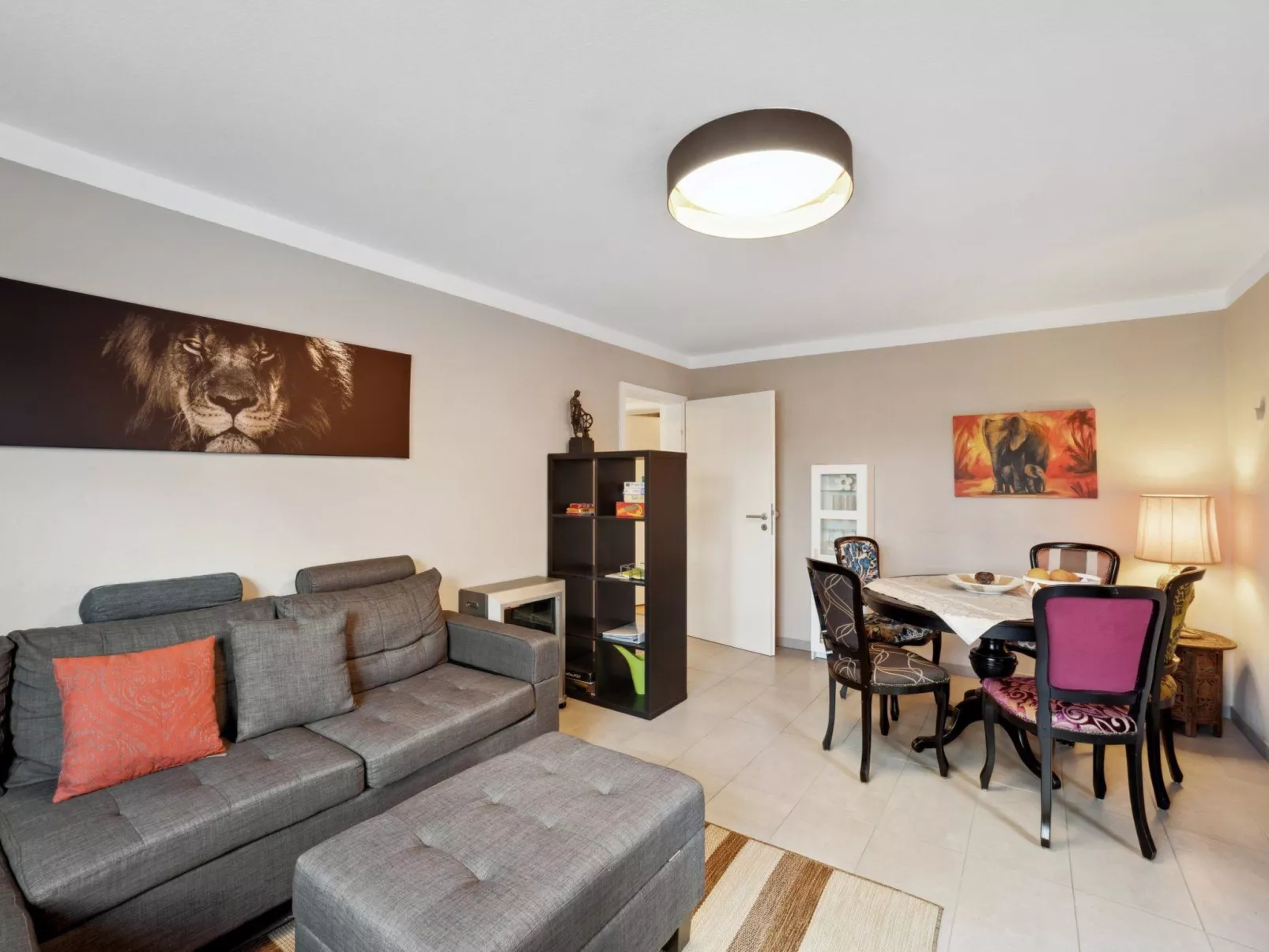 Home of Family-Binnen