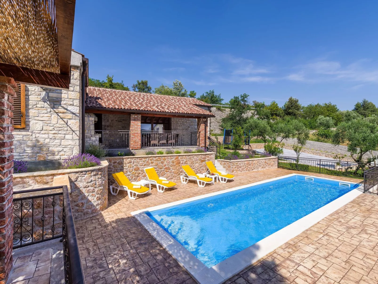 Ferienvilla Roko mit beheiztem Pool-Buiten