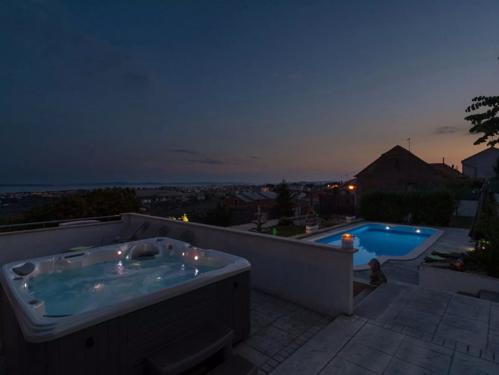 Villa "Roko" mit Whirlpool-Buiten