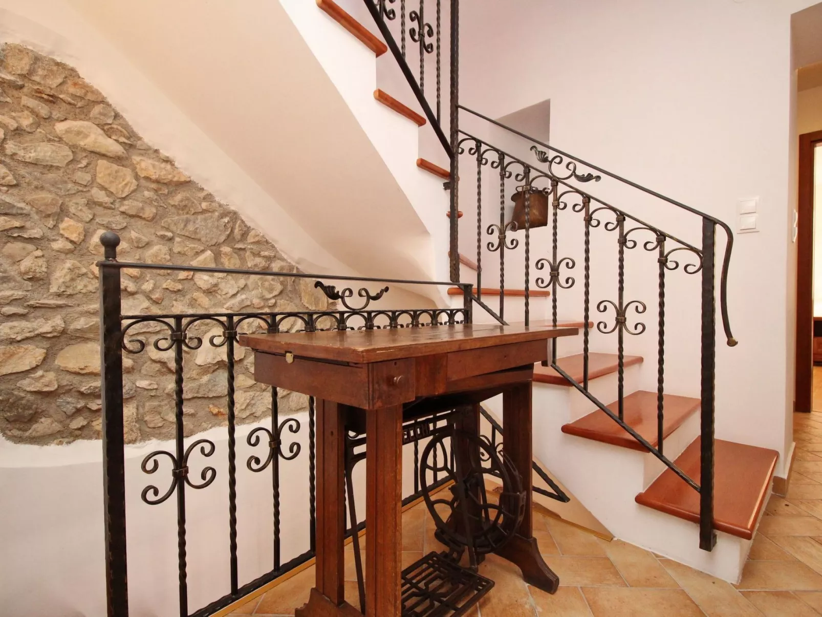 Renoviertes Steinhaus mit Garten und Pool ideal für ein erholsamen Urlaub-Binnen