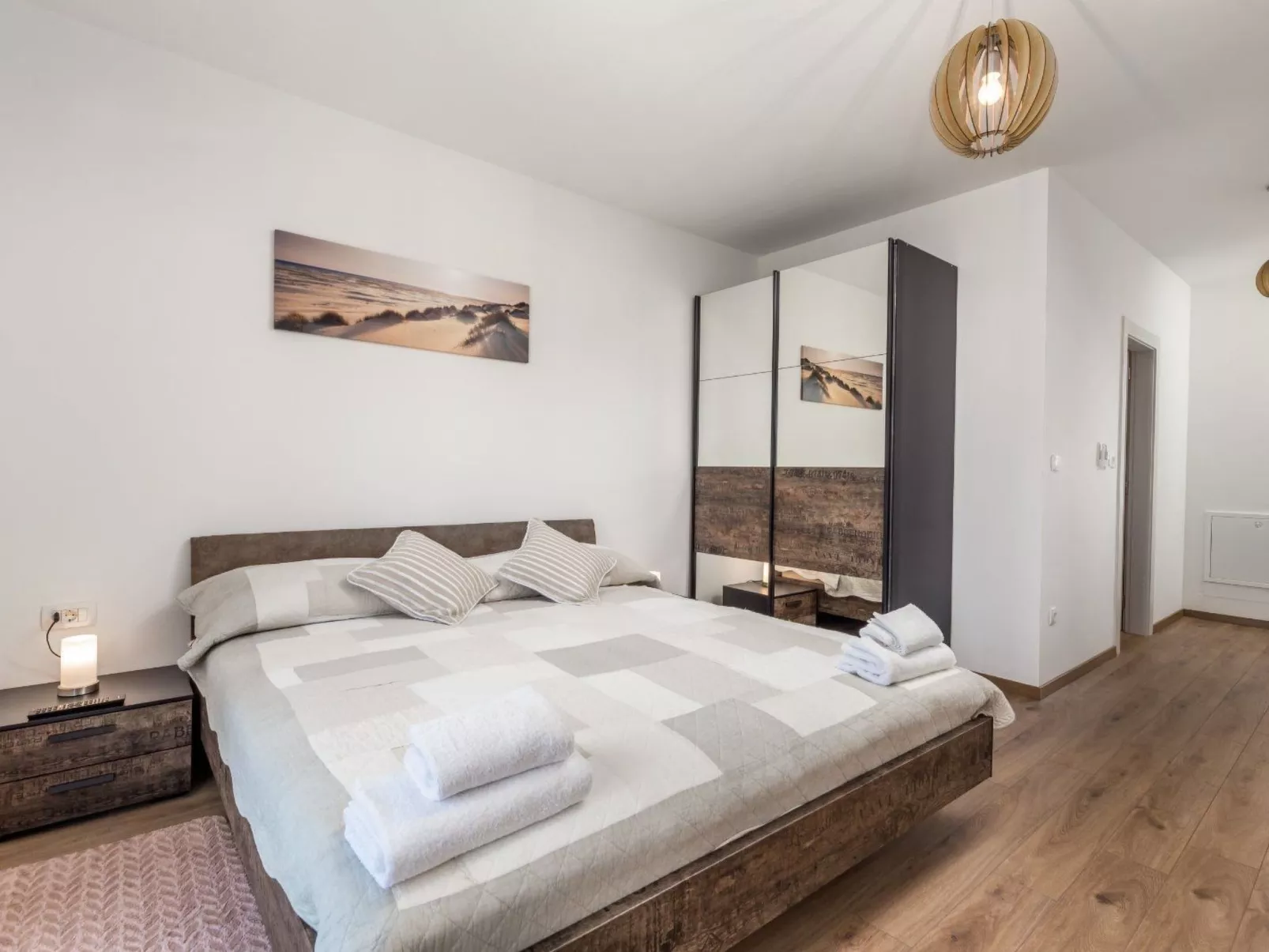 Schönes Haus für 8 Personen mit großem Schwimmbad-Binnen