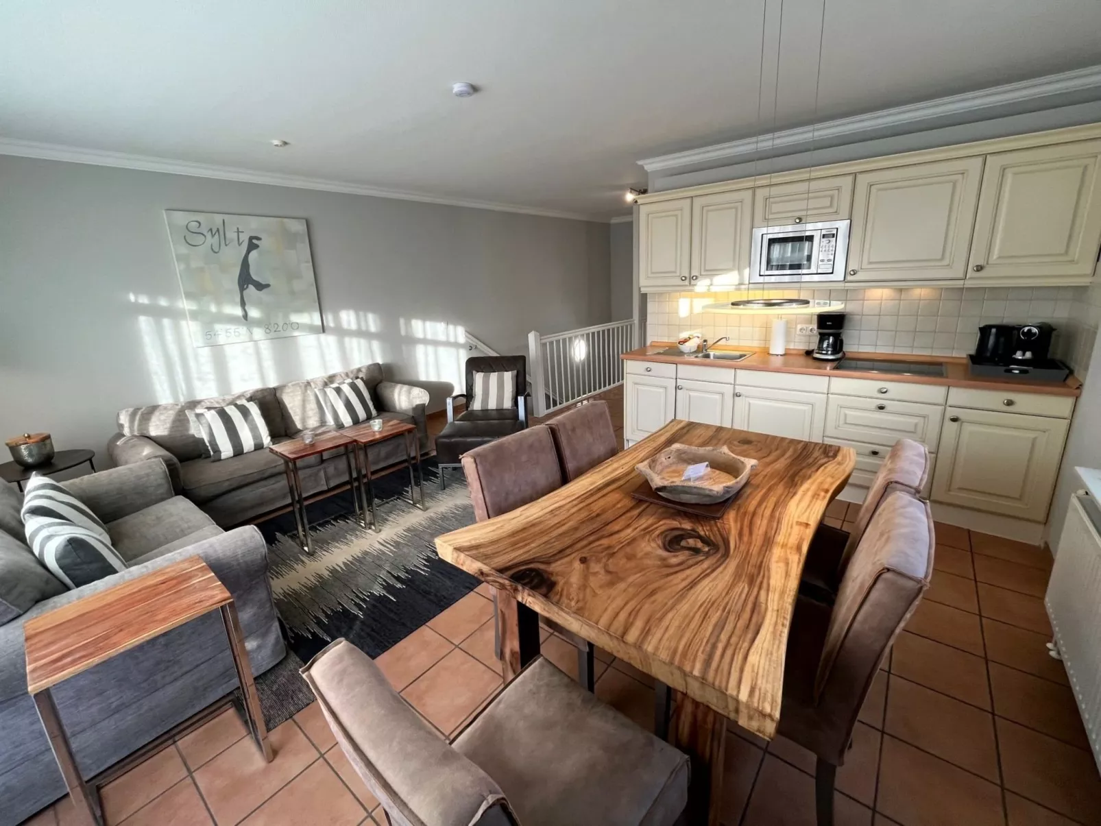 Helle Ferienwohnung mit sonniger Terrasse-Binnen