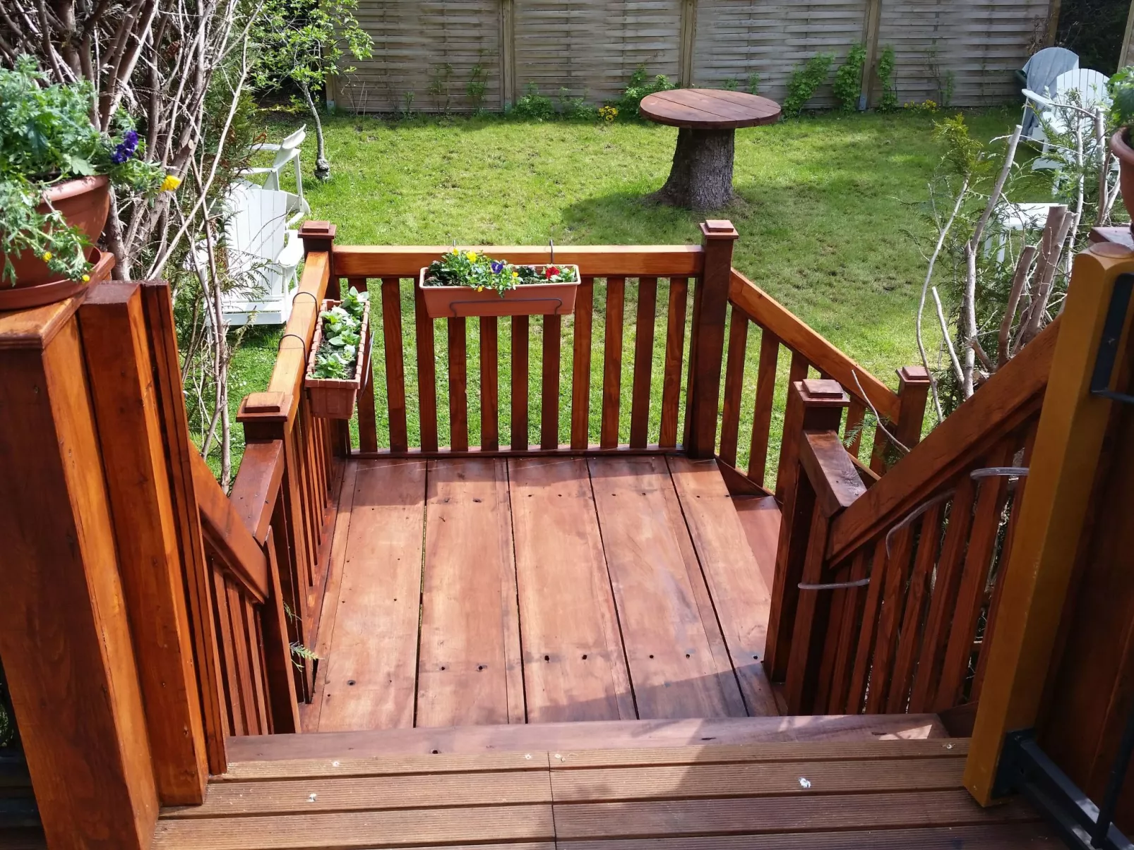 Mit Garten, Grill und Terrasse-Buiten